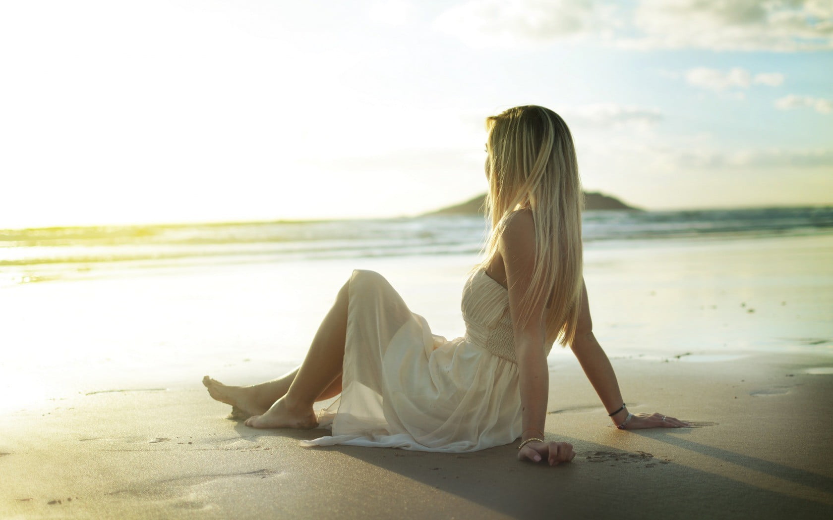 hair, relaxation, lifestyles, white dress, water, adult, side view, horizon over water, leisure activity, hairstyle, blond hair, young adult, beautiful woman, HD Wallpaper