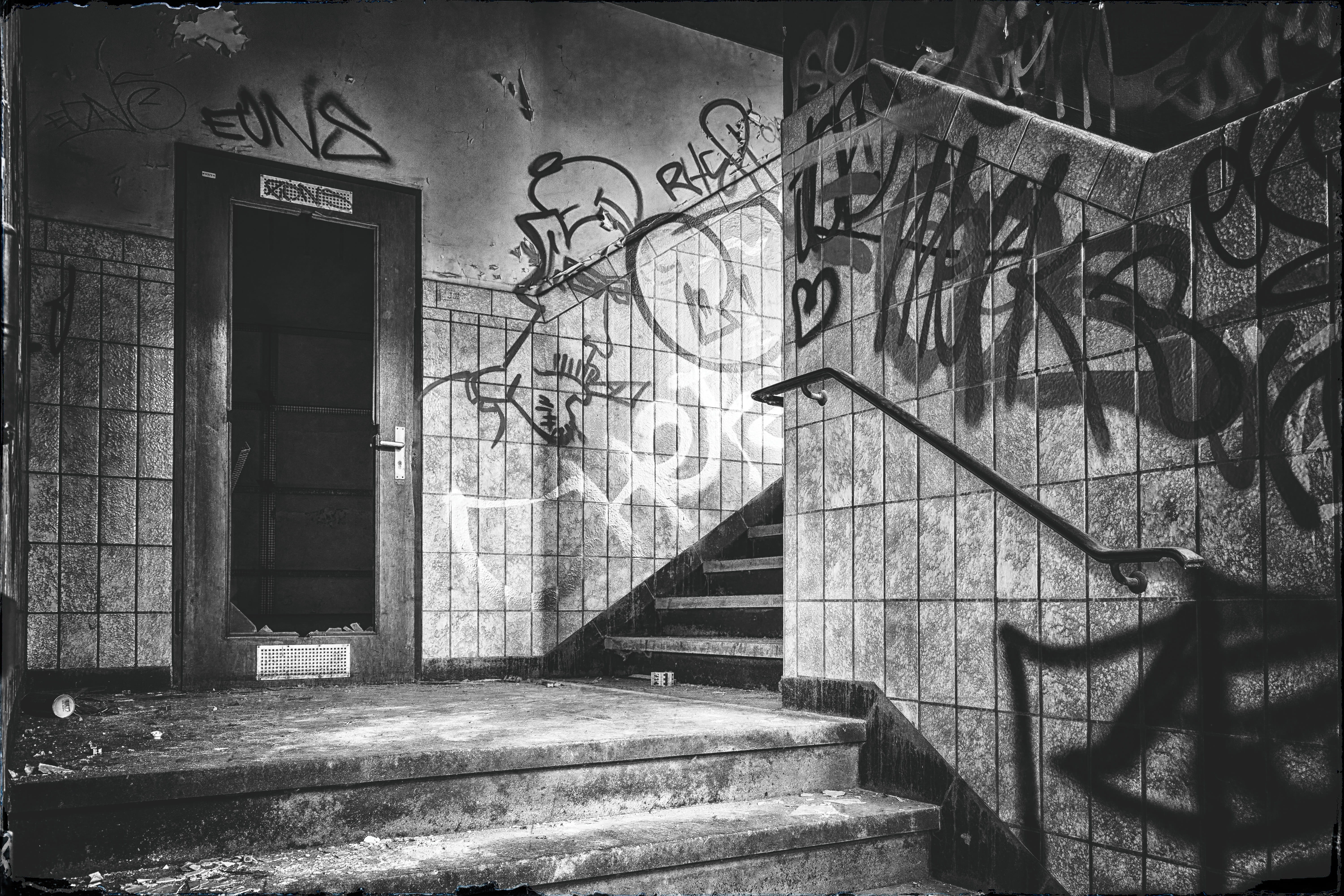 black white, scribble, steps and staircases, madness, mysterious, door, no people, building, dilapidated, black, mystical, lost places, home, damaged, shadow, HD Wallpaper