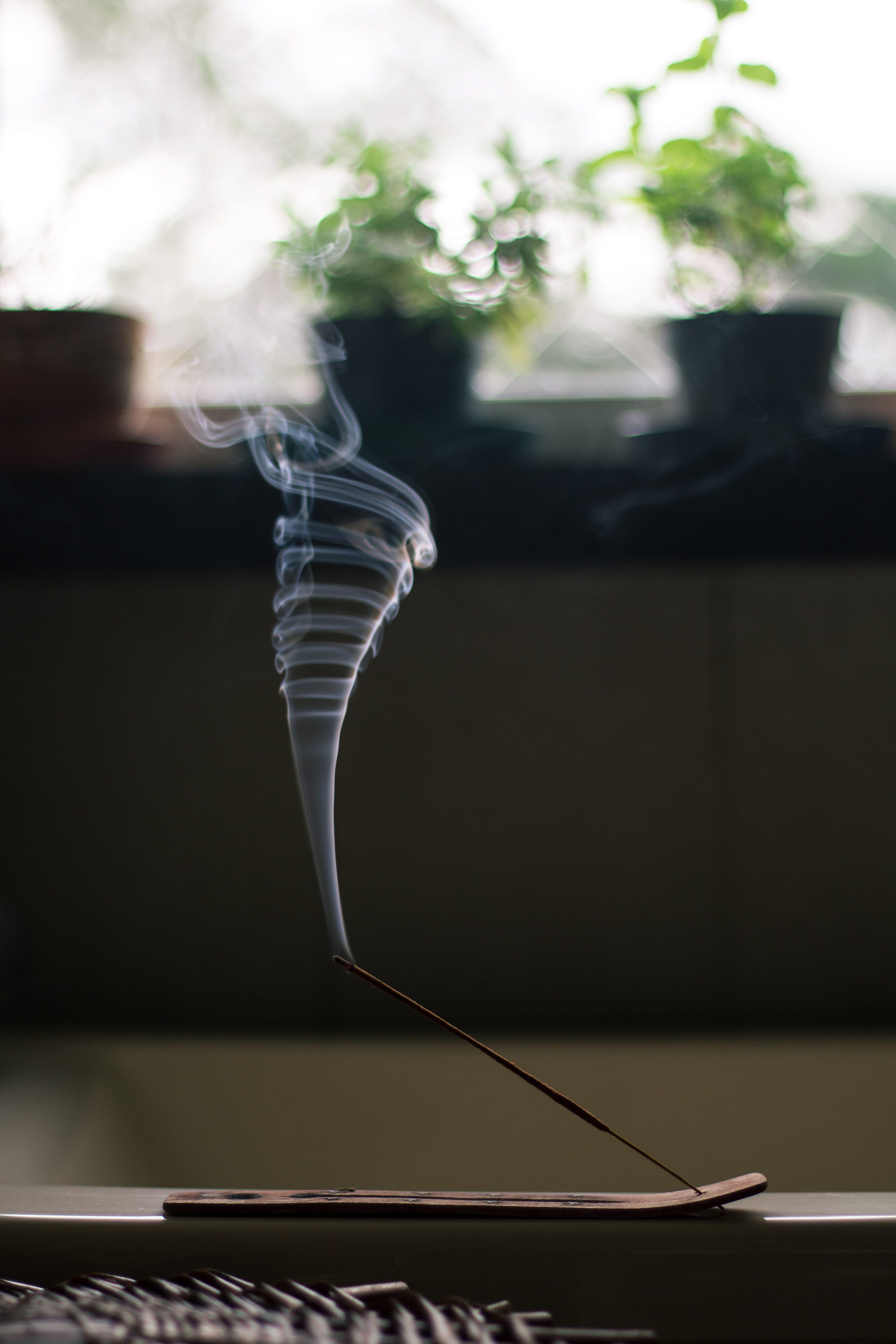 mindfulness, communication, indoors, el cafetal, incense, no people, close-up, still life, minimalism, meditation, smell, peace, bath, relax, bathtub, motion, Phone HD Wallpaper