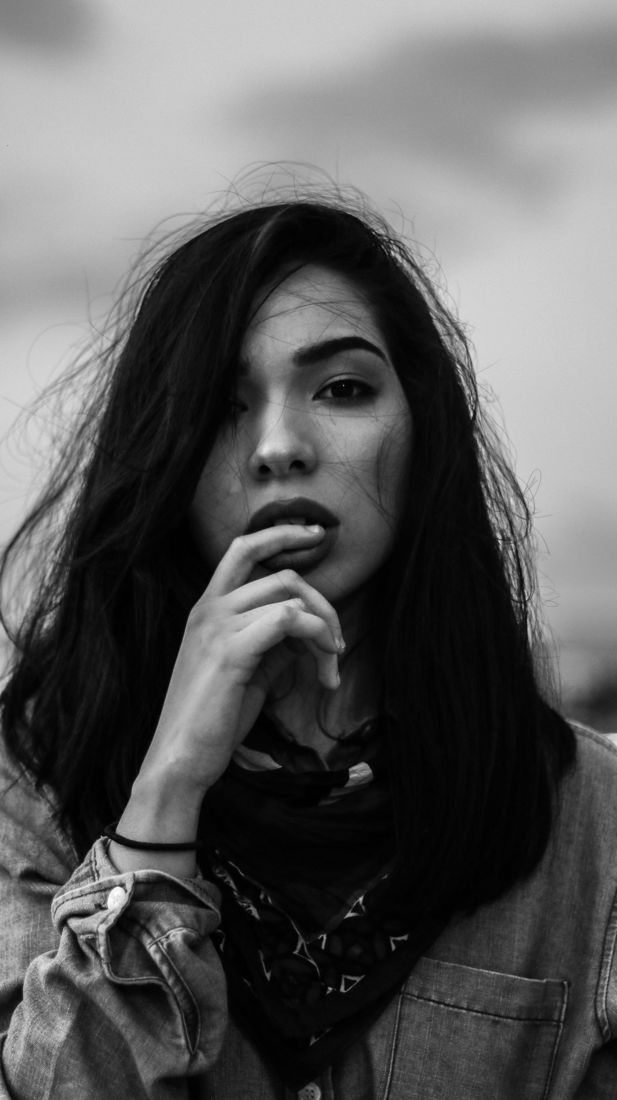 contemplation, autumn, hairstyle, christmas, portrait, front view, human hair, beauty, long hair, leisure activity, coffee, adult, venezuela, Phone HD Wallpaper