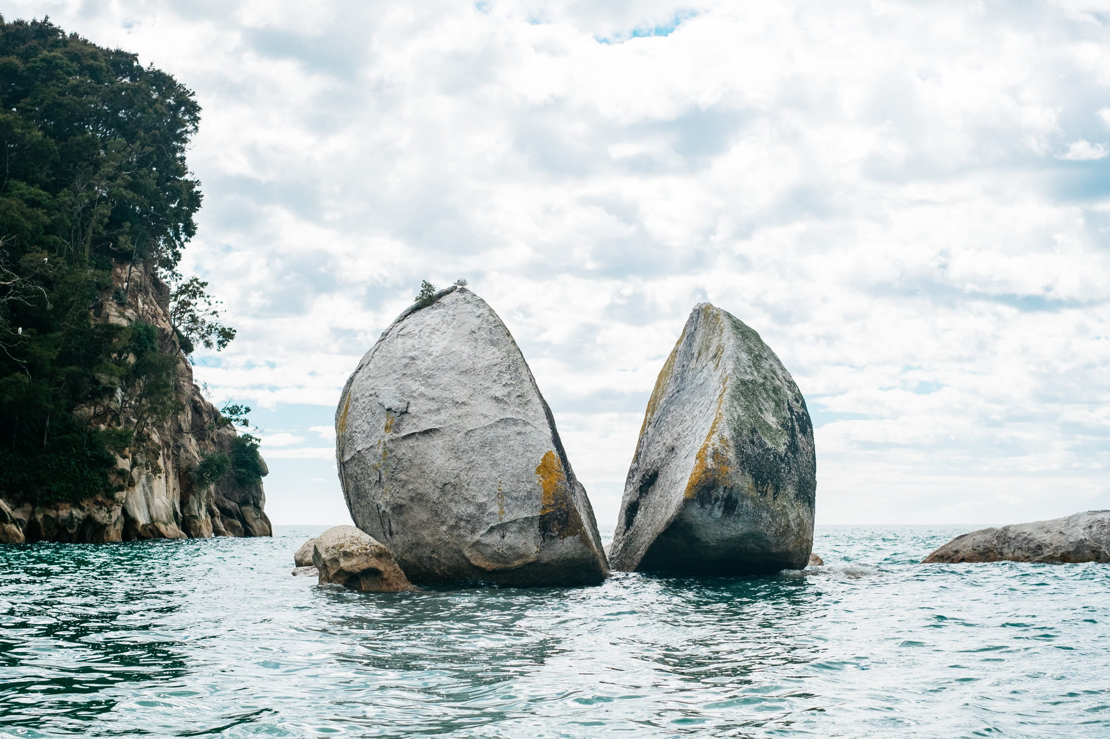 sky, daytime, waterfront, two, idyllic, gray, day, rock, tranquil scene, able tasman, boulder, life, national park, ocean, beach life, paradise, rock formation, HD Wallpaper