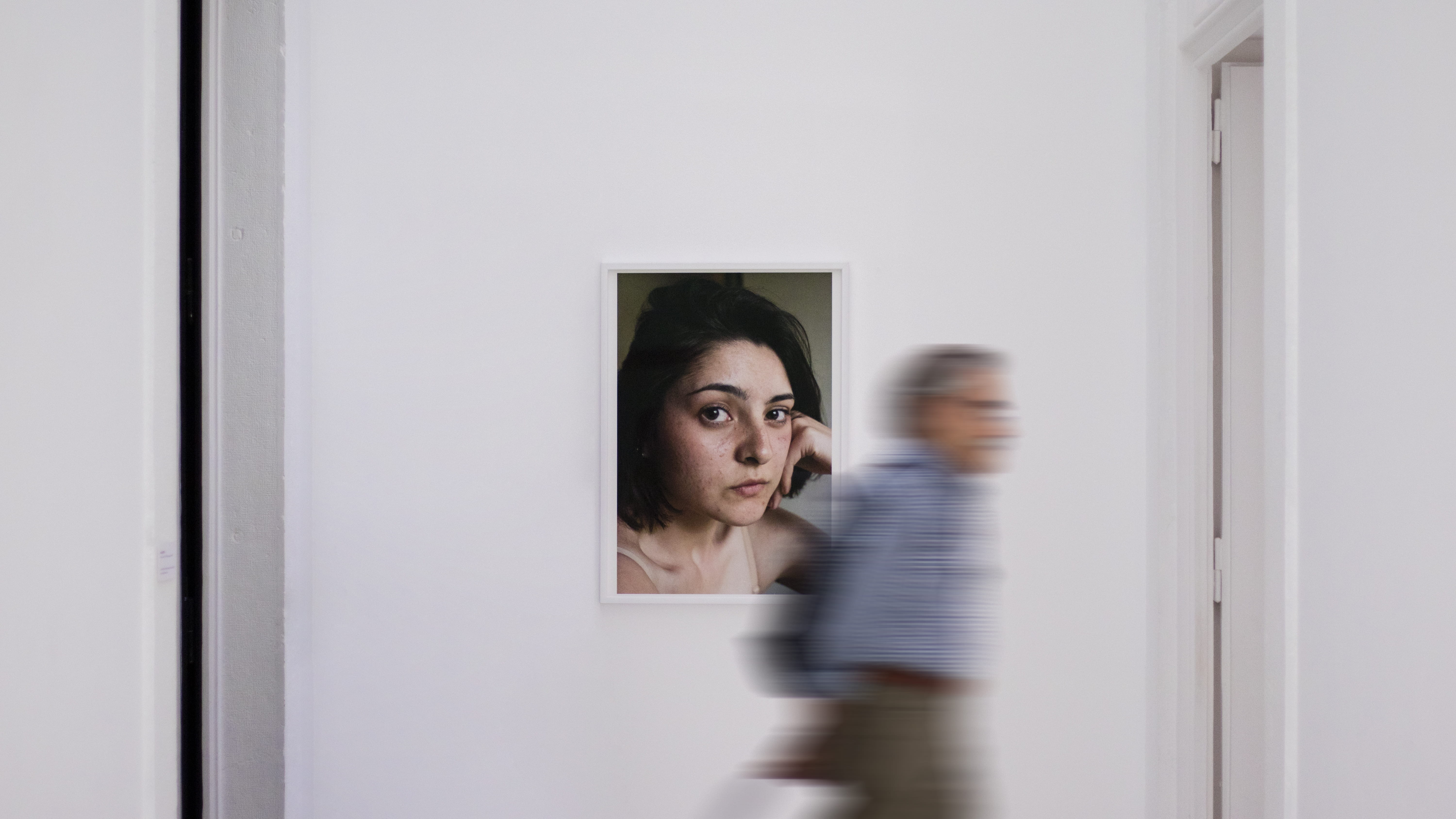 museu nacional de arte contemporânea - museu do chiado, exhibition, focus on background, photography, museum, mid adult women, looking, mid adult, mirror, HD Wallpaper