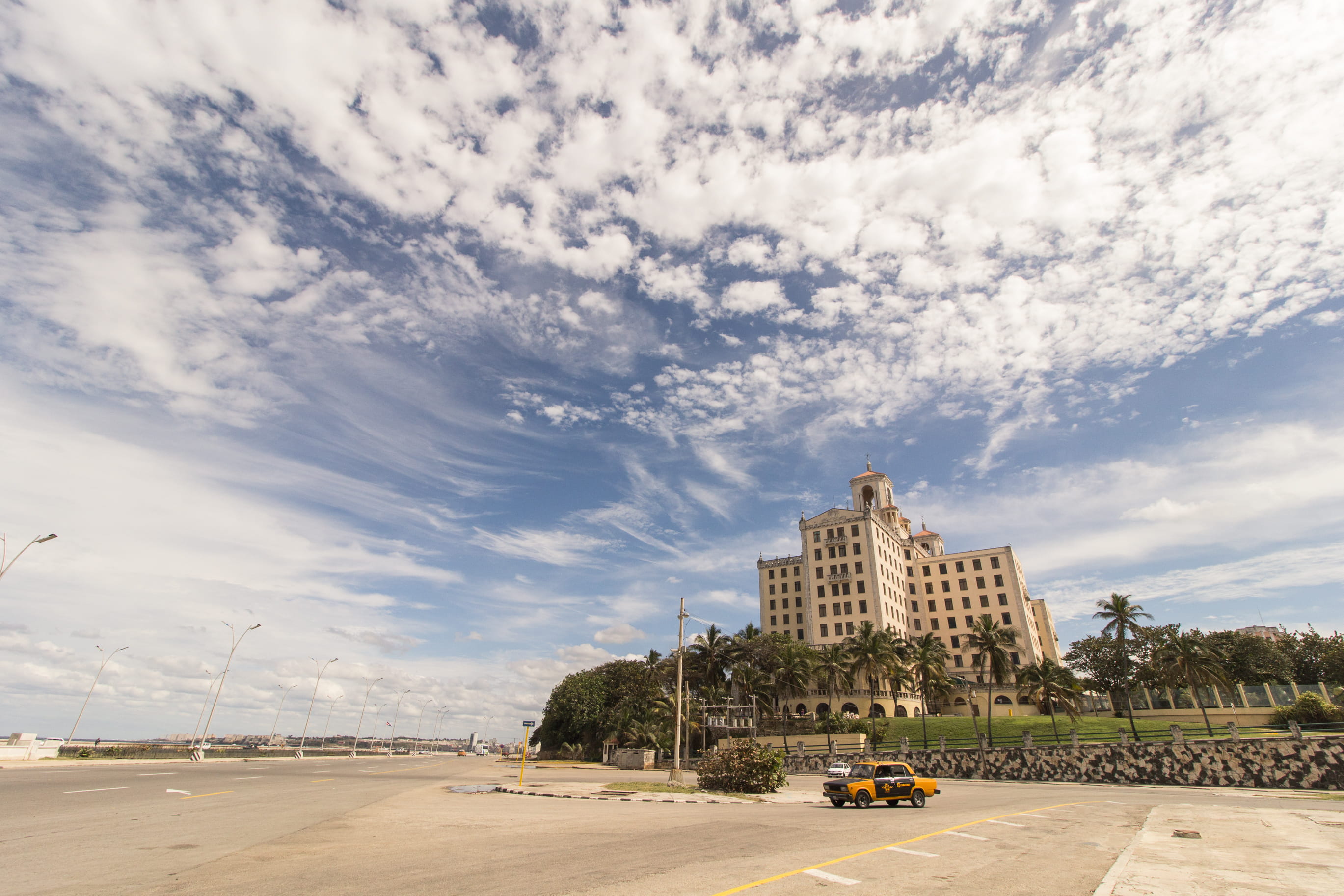 la habana, sky, motor vehicle, luxury, capital city, day, old cars, skyscraper, palms, built structure, blue sky, buildings, town, clouds, city, street, HD Wallpaper
