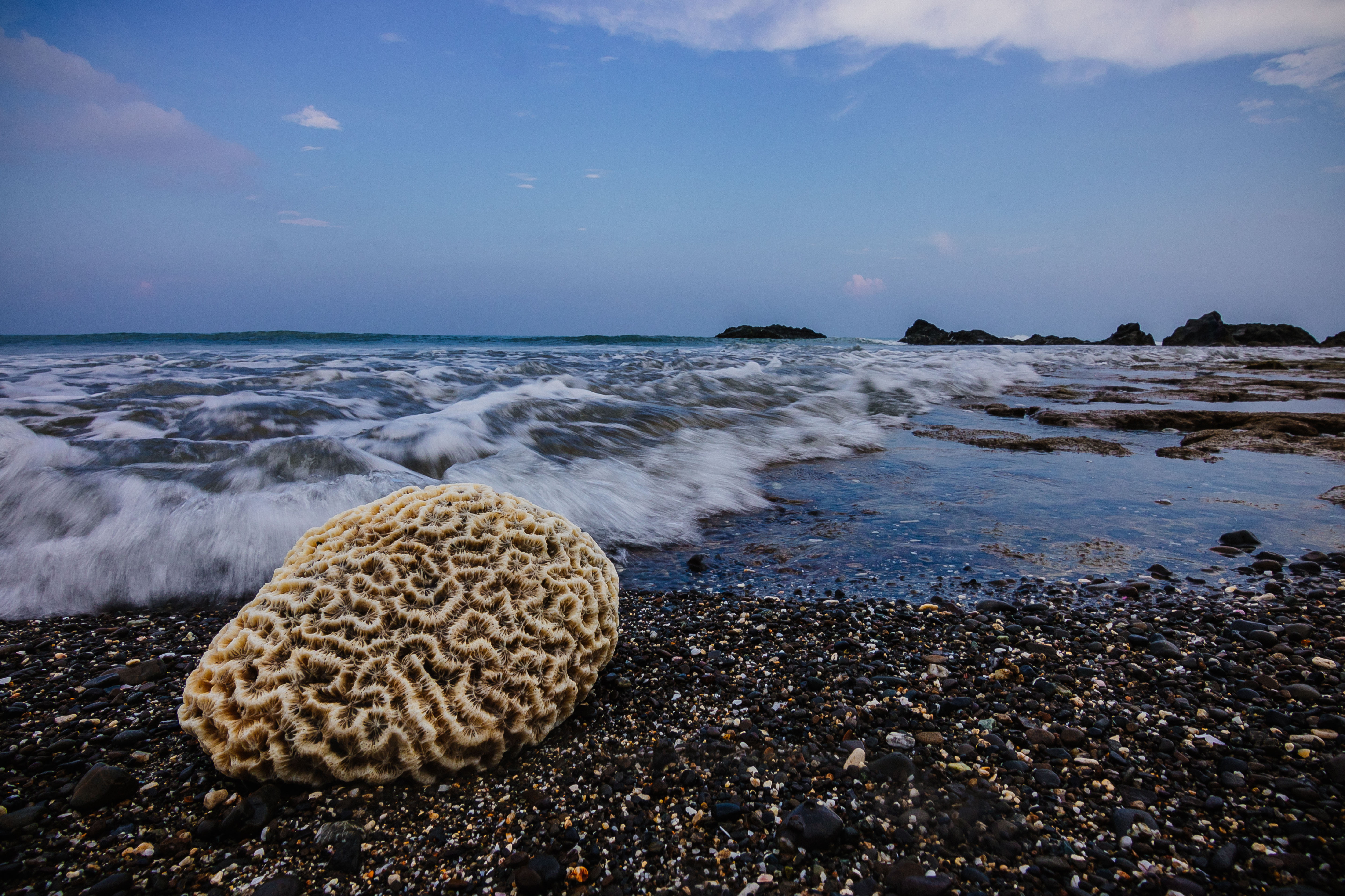 summer, 5K, rock - Object, Landscape, WideAngle, water, white coral, Brain Waves, coral reefs, sand, vacations, seascape, beach, Canon, coastline, Sea  Beach, HD Wallpaper