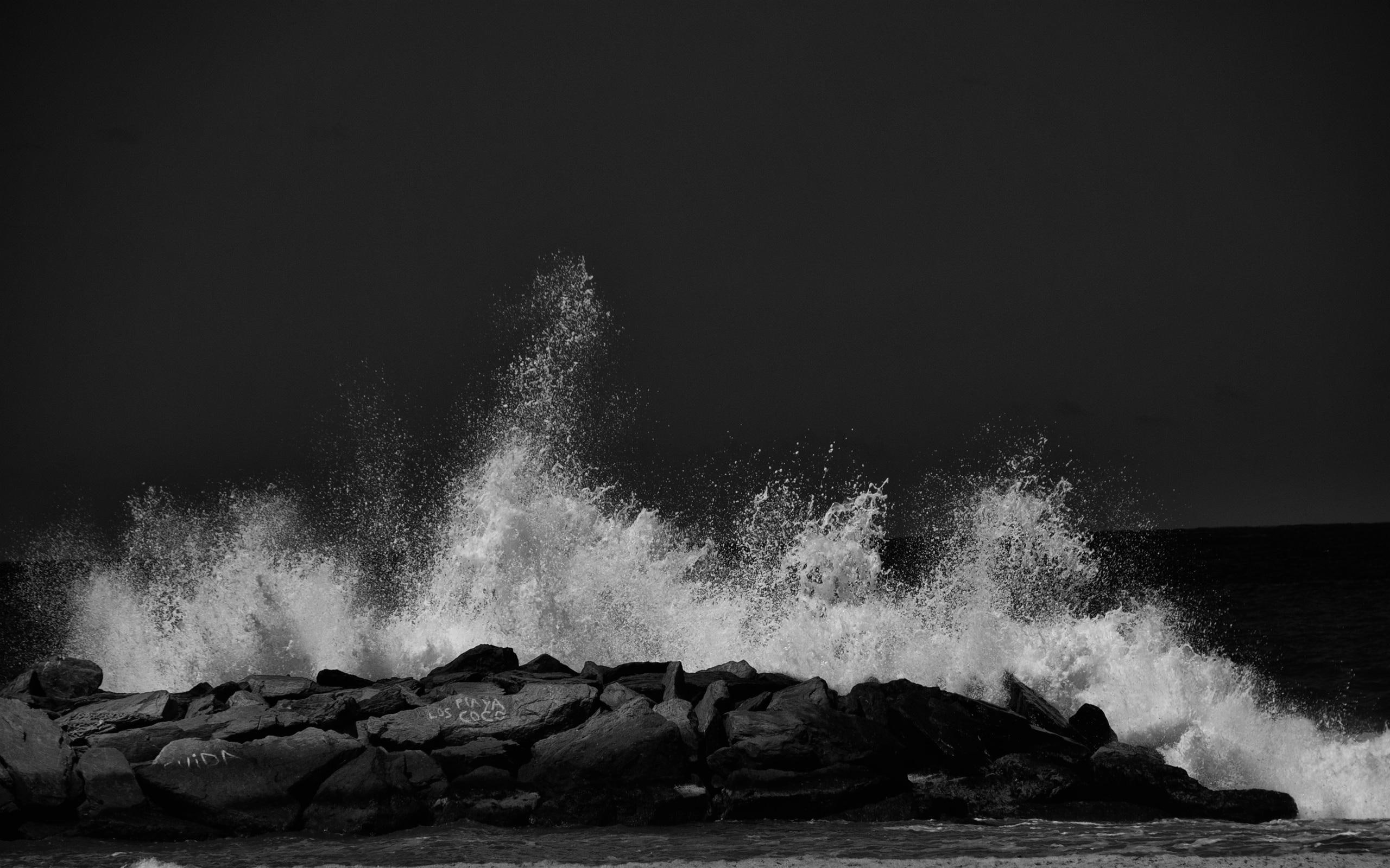 wave, beautiful, 2K, breaking, white, waves, shore, beaches, rocky, nature, 3d and abstract, b and w, HD Wallpaper