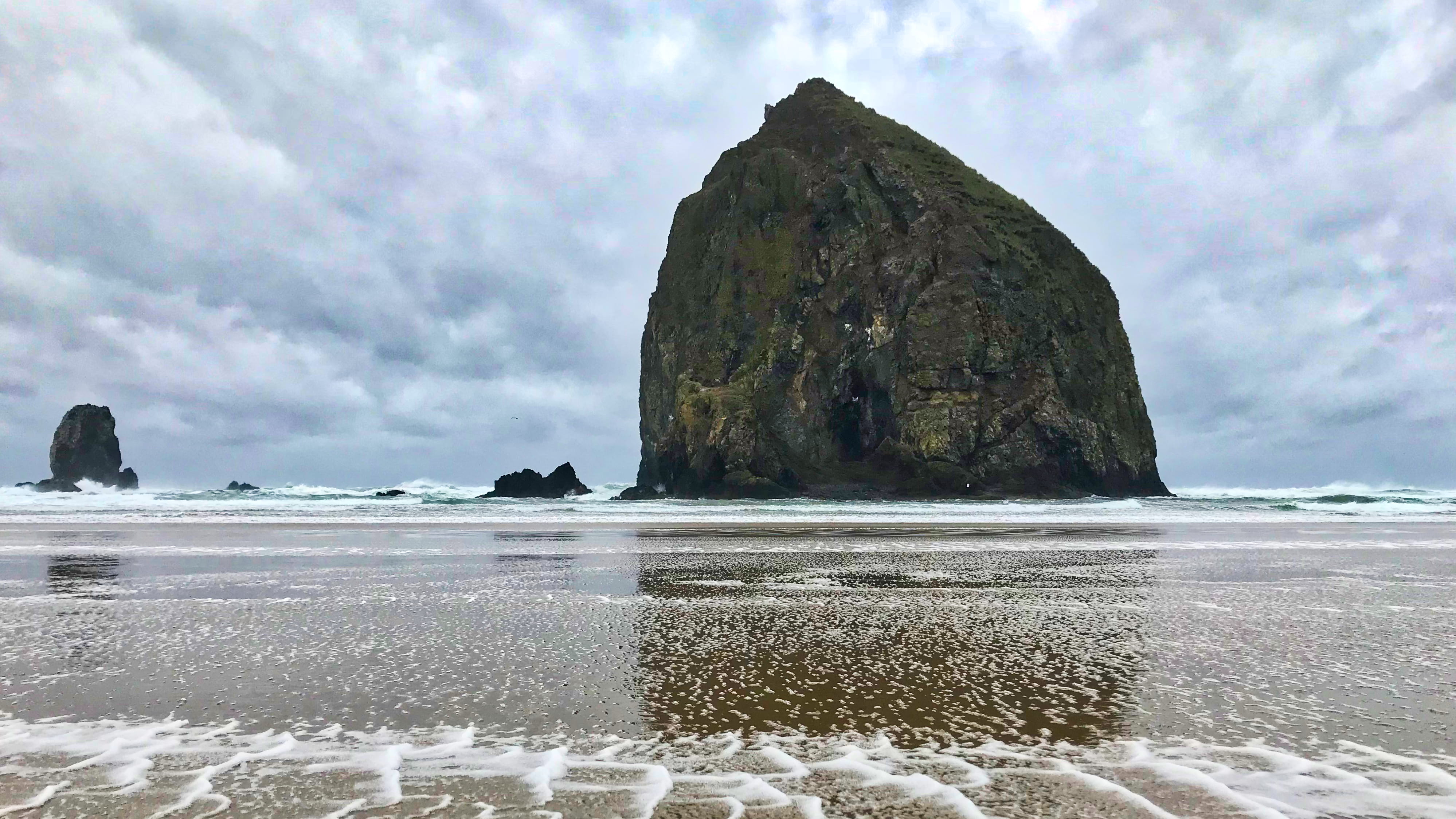 united states, sand, rock, idyllic, rock formation, tranquil scene, low tide, beauty in nature, scenics - nature, beach, water, 4K, haystack rock, day, HD Wallpaper