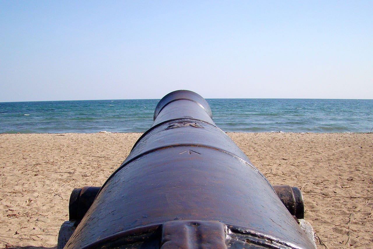 weapon, the past, no people, ocean, gun, battle, water, cannon, sea, outdoors, land, conflict, scenics - nature, fighting, military, history, sky, metal, HD Wallpaper