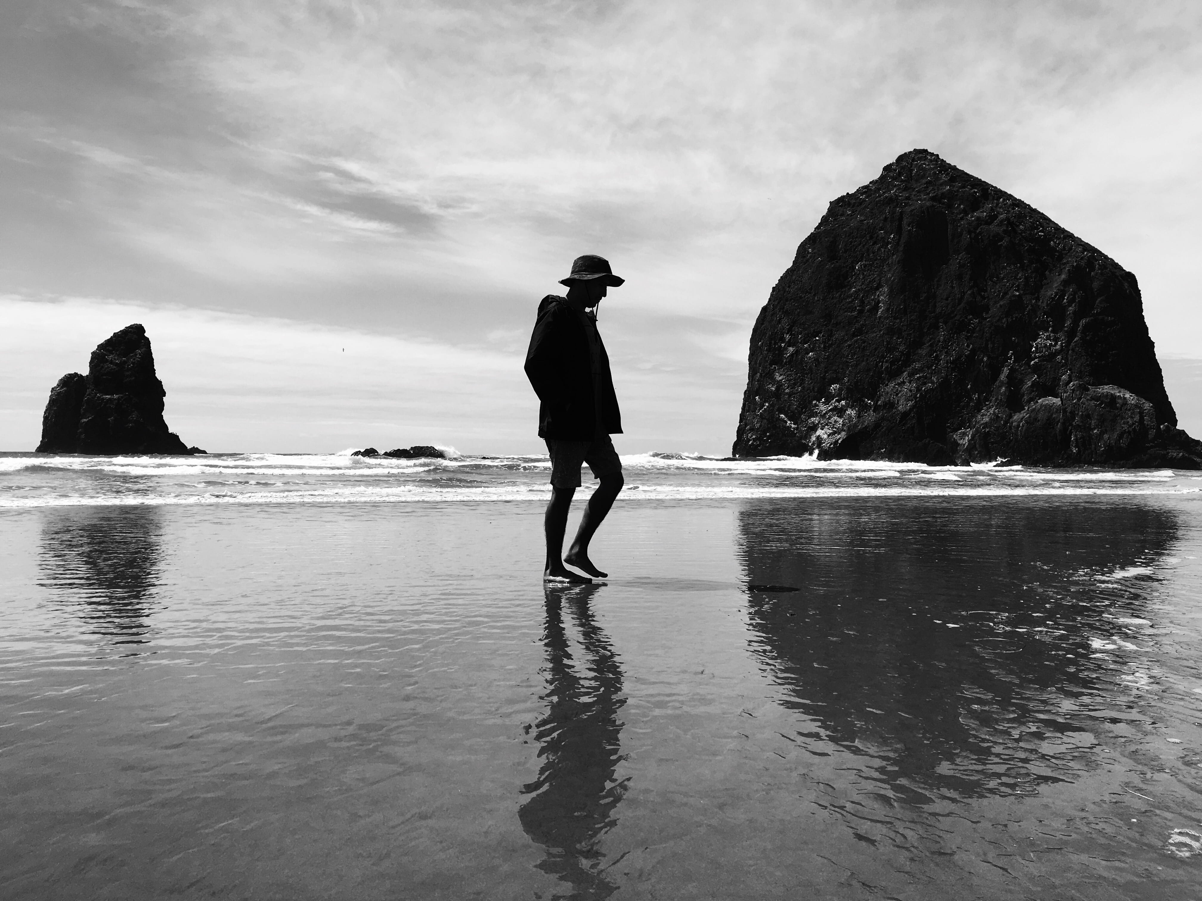 real people, reflection, tolovana park, 4K, water, standing, beauty in nature, sea, horizon over water, men, cannon beach, beach, cloud - sky, sky, rock, HD Wallpaper