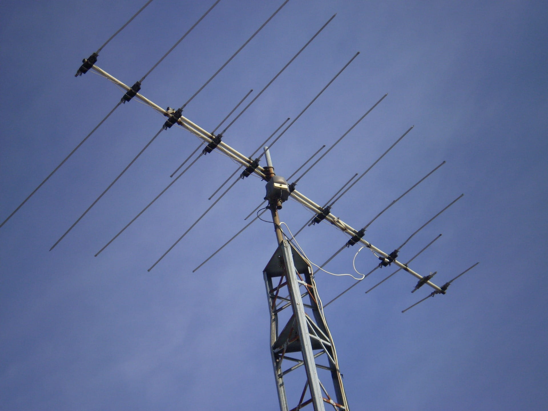 broadcast, no people, receiver, transmission, pole, communication, power Line, tv, grey, retro, cable, analog, metal, low angle view, steel, media, nature, HD Wallpaper