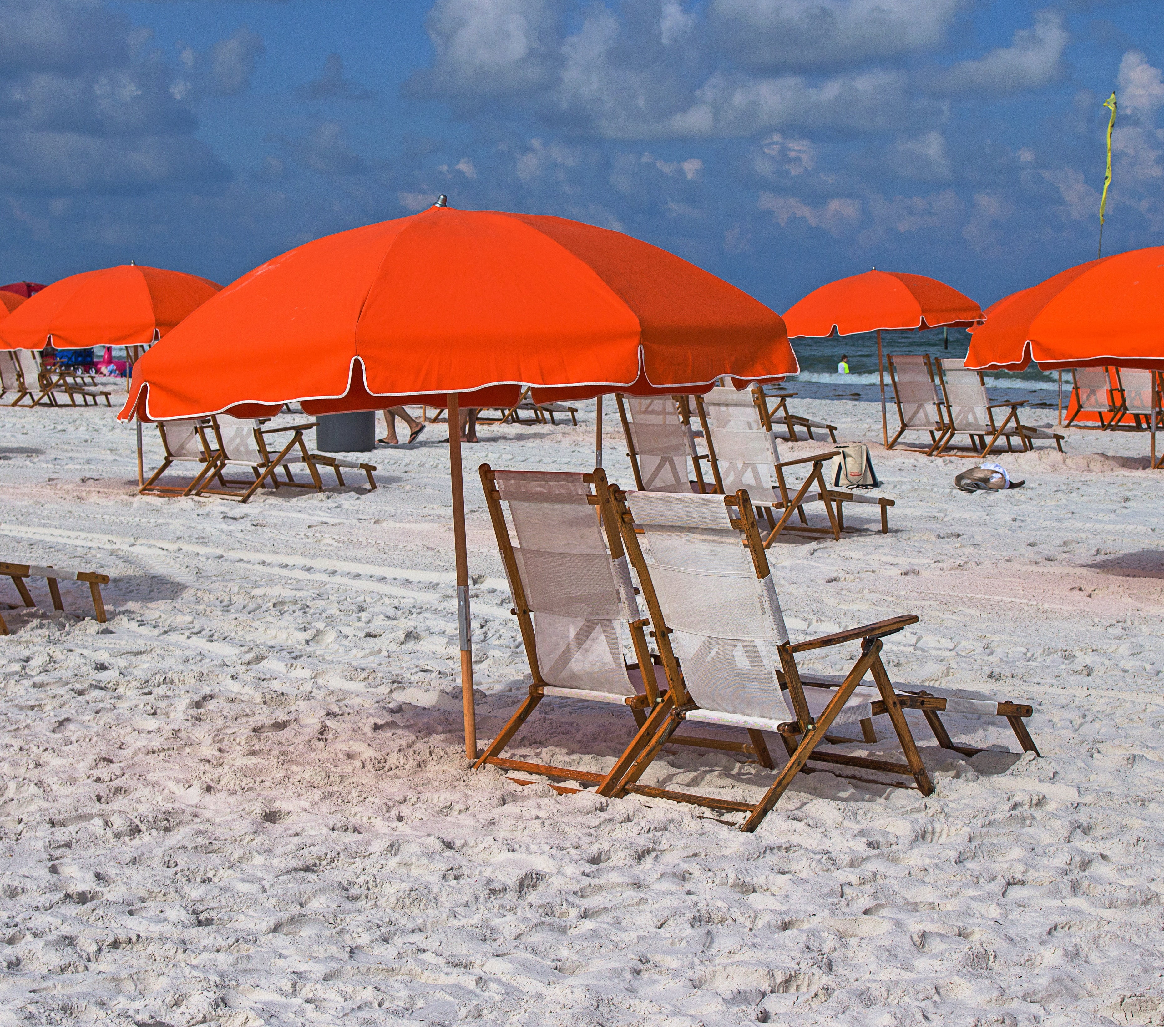 sea, hairs, umbrella and chairs, protection, tourist Resort, shade, deck chair, beach umbrella, umbrella, 2K, outdoors, parasol, coastline, sky, clearwater beach, HD Wallpaper