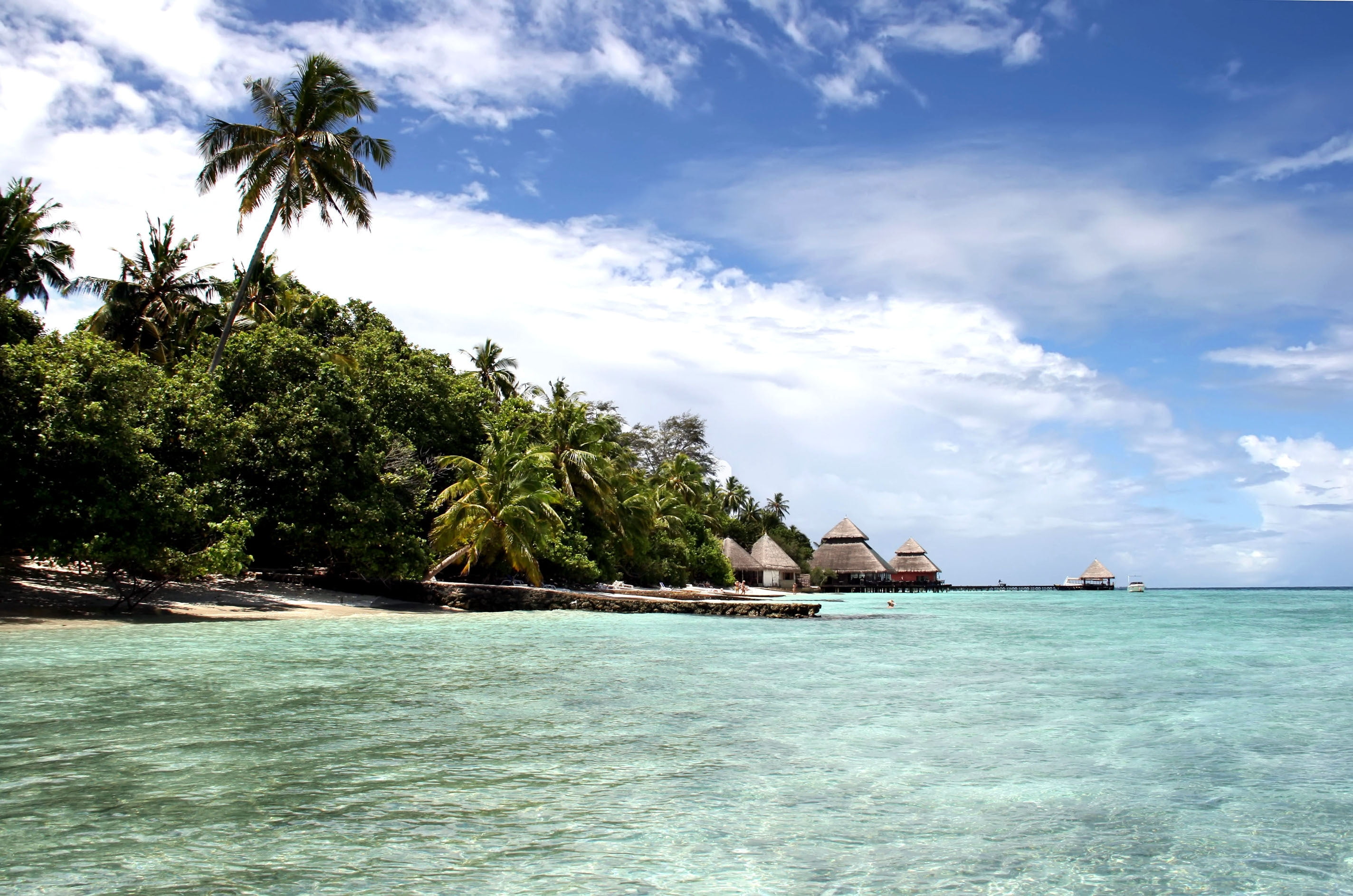 bay Of Water, idyllic, maldives, hotel, swimming pool, sand, relaxation, beauty In Nature, vacations, 2K, beach, coastline, coast, cloud - Sky, scenics, HD Wallpaper