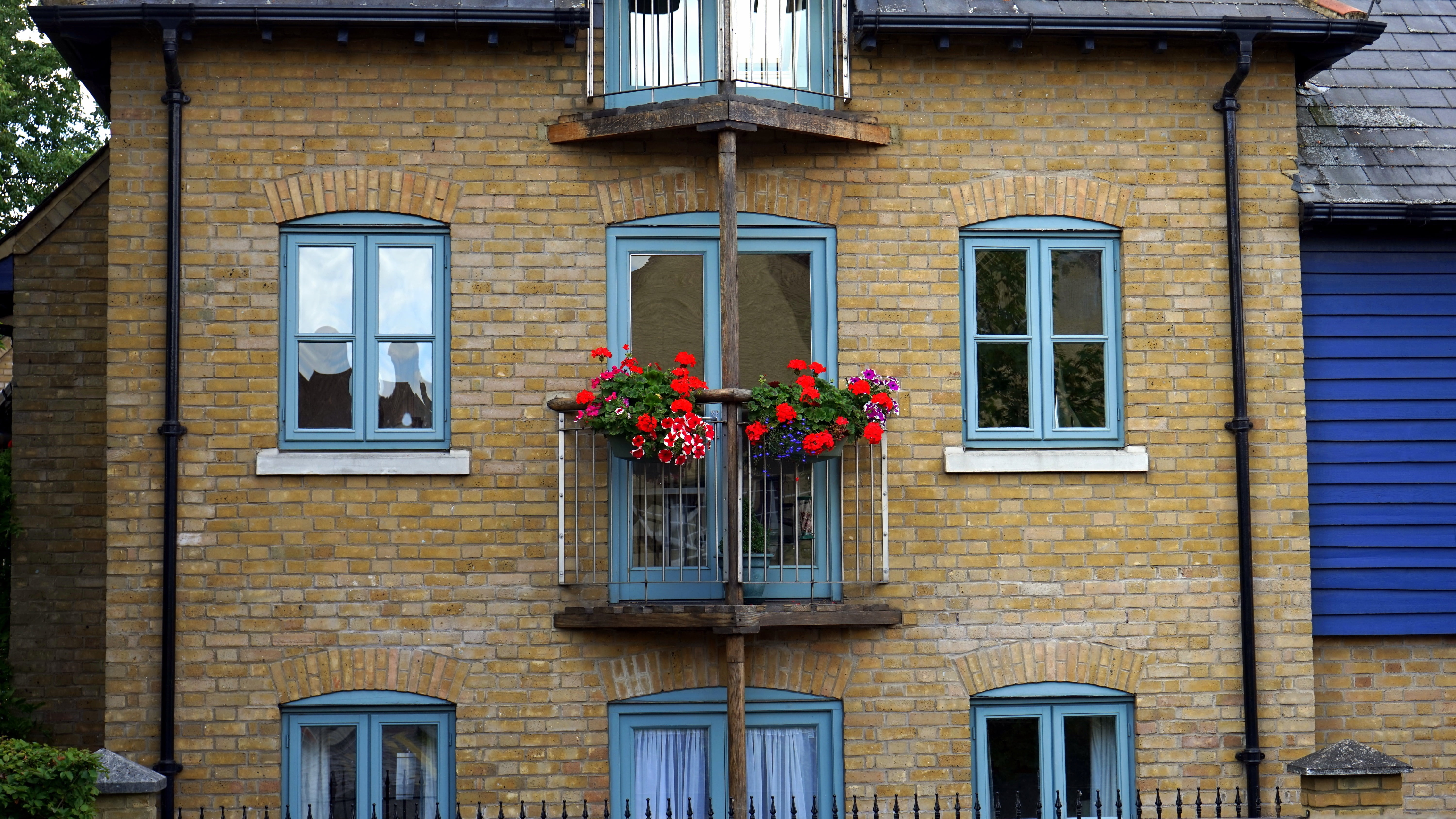 nature, suburban, property, built structure, outdoors, housing, window frame, flower pot, brick house, residence, day, residential, building, door, brick, HD Wallpaper