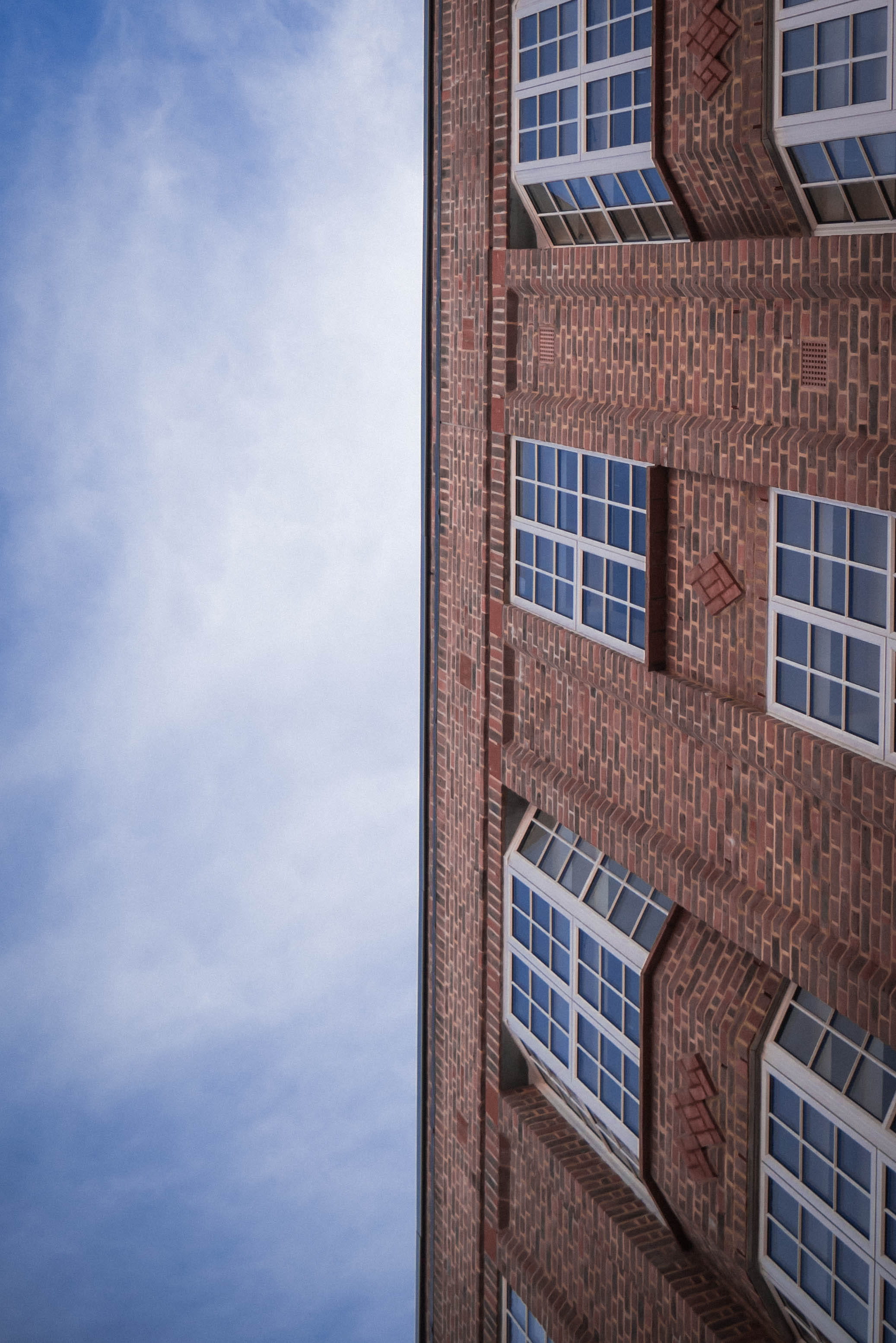 watford, vector, building, hertfordshire, background, cloud - sky, united kingdom, sky, reflection, no people, design, city, office, glass, sunlight, building exterior, Phone HD Wallpaper