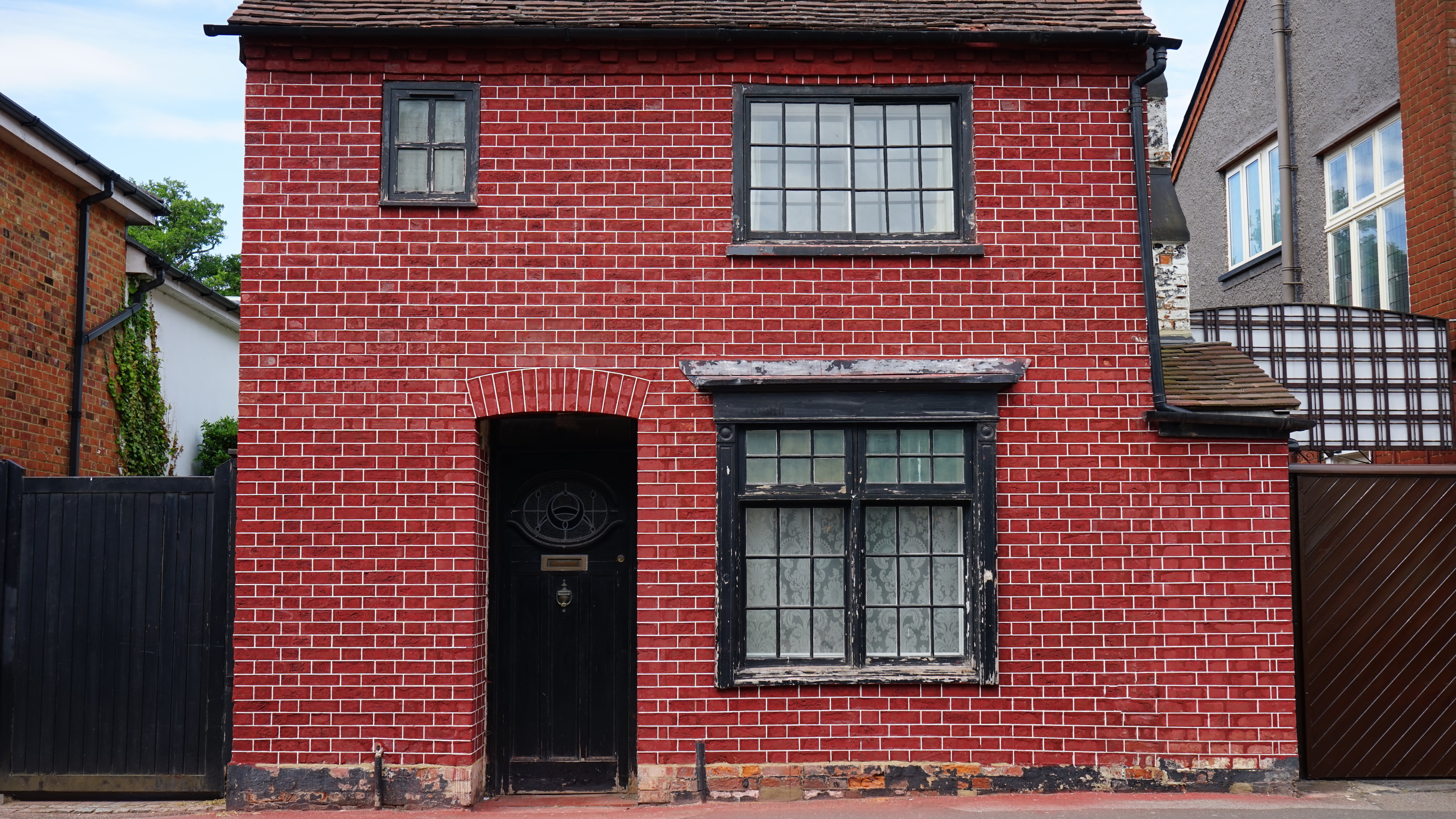 5K, home exterior, day, red, brick house, exterior home, old, wall, building, housing, property, home, residential district, hertfordshire, residence, HD Wallpaper