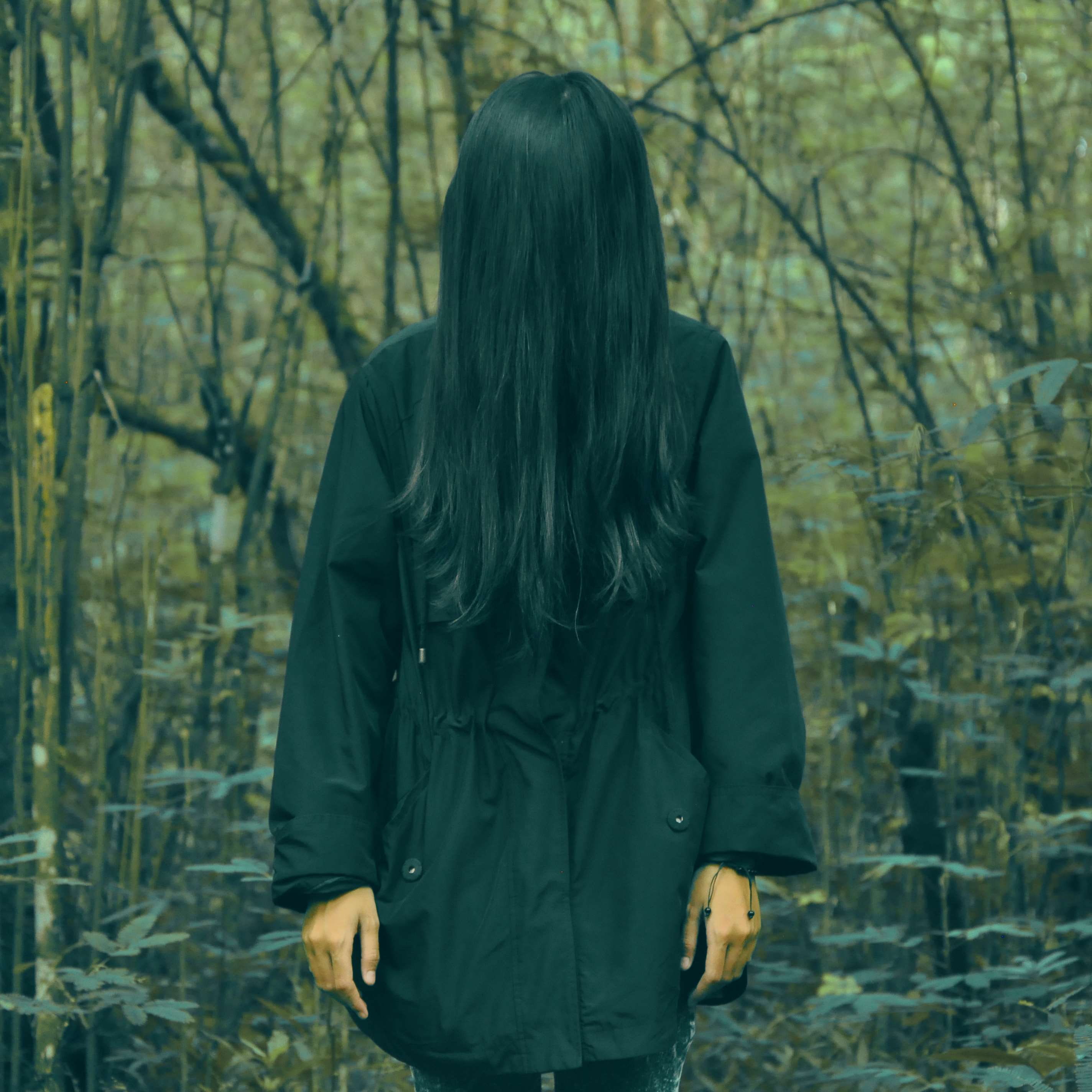 wear, coat, fall, model, haunted, portrait, fashion, rear view, creepy, adult, focus on foreground, woman, long hair, human hair, 2K, day, lifestyles, Phone HD Wallpaper