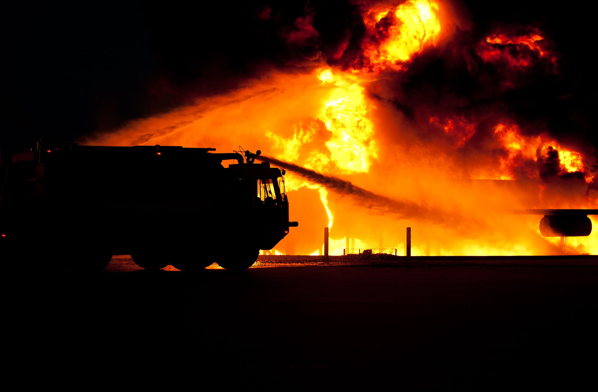 firemen, hose, warning sign, communication, aircraft, transportation, occupation, fire - Natural Phenomenon, dark, sign, flame, training, accidents and disasters, HD Wallpaper