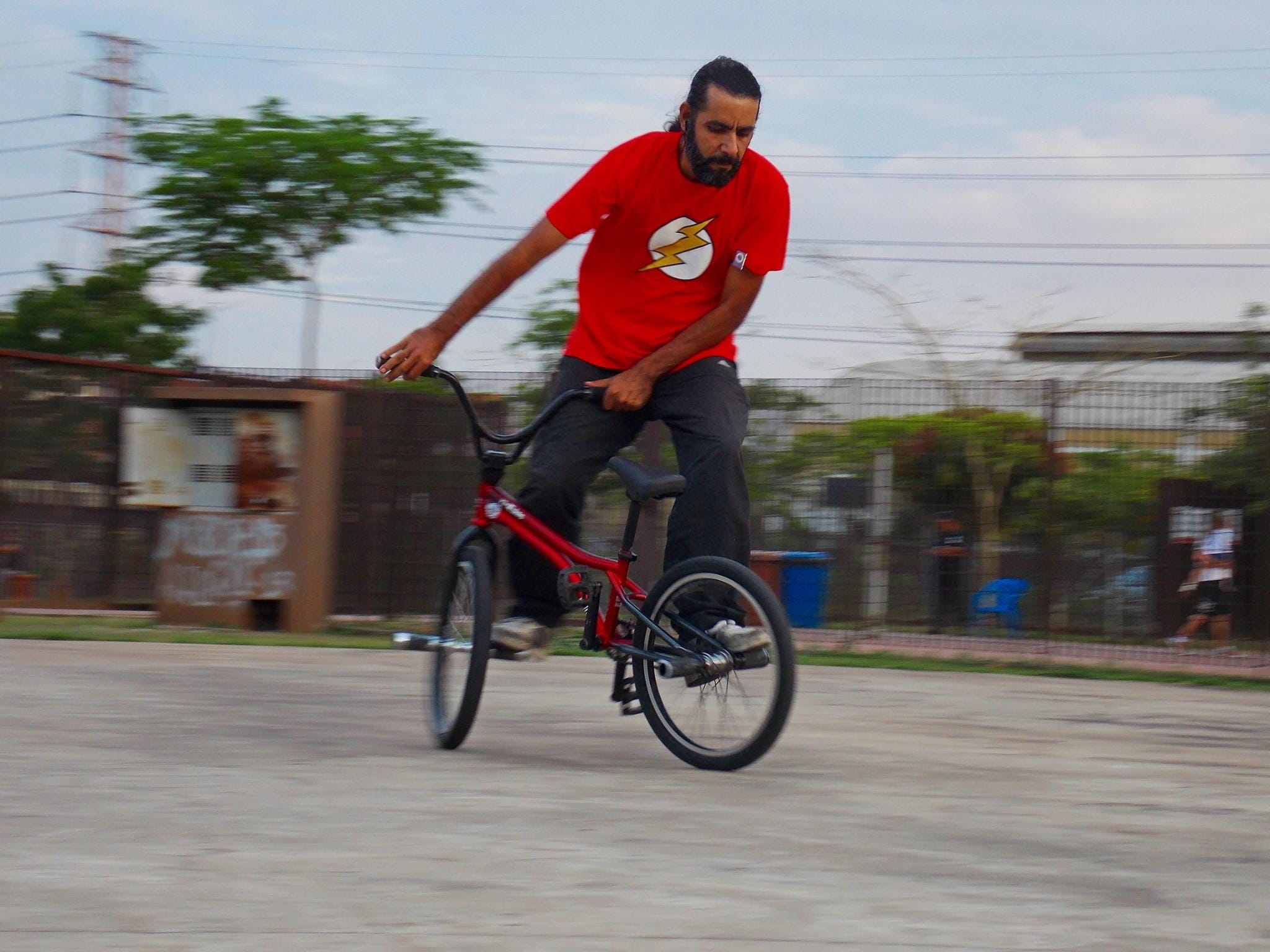 maneuver, young men, one person, leisure activity, young adult, full length, city, outdoors, motion, day, men, activity, bmx, architecture, flatland, lifestyles, HD Wallpaper