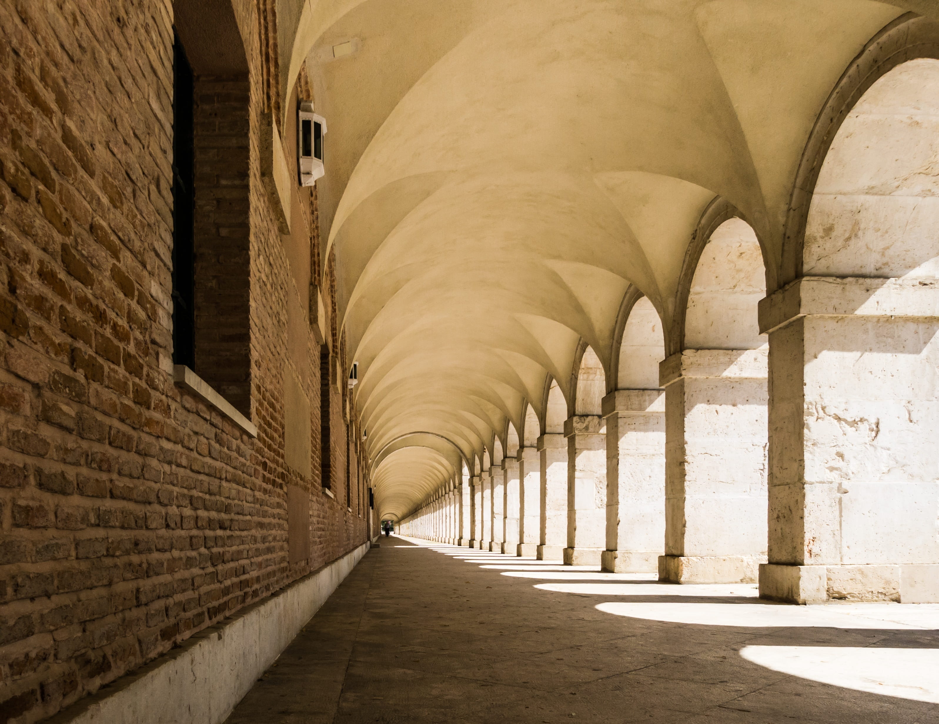 peaceful, input, repetition, ceiling, day, old, Arches, corridor, direction, 2K, Lantern, diminishing perspective, stone, indoors, building, structure, HD Wallpaper