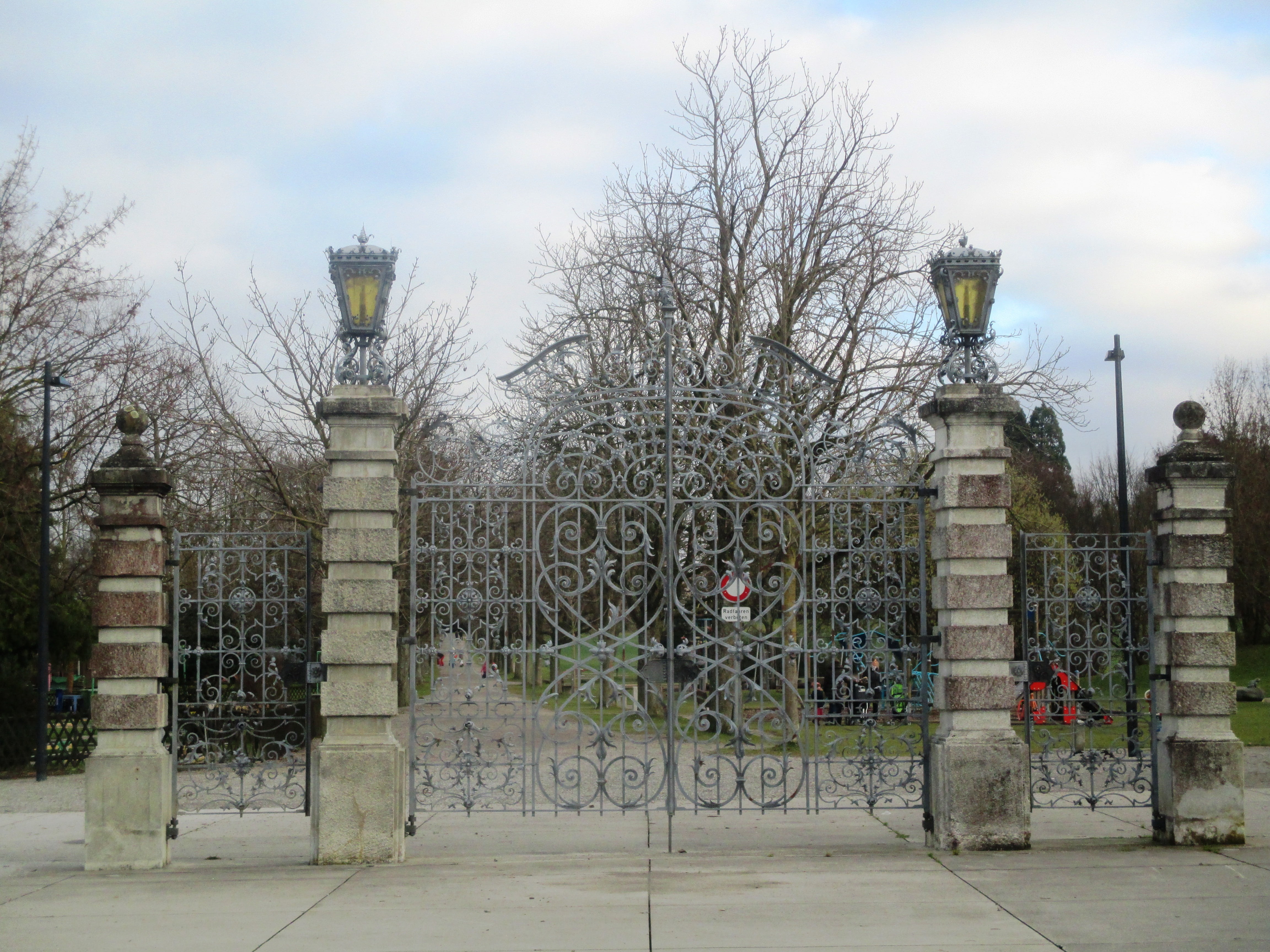 backgrounds, park entrance, built structure, outdoors, tree, building, security, no people, grid, metal, nature, architectural column, kreuzllingen, bare tree, HD Wallpaper
