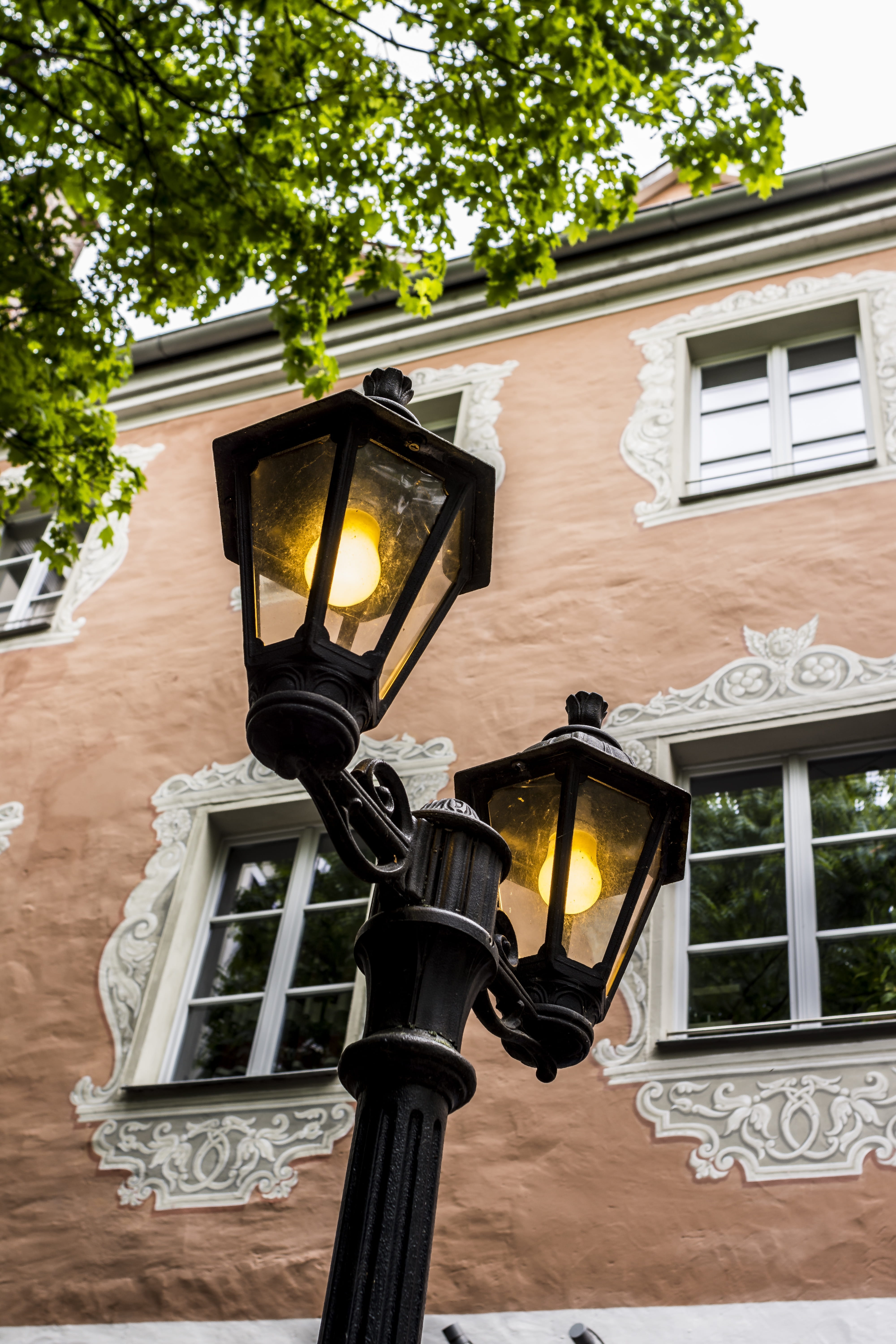 outdoors, plant, old town, Light, building, building exterior, focus on foreground, 5K, day, old window, gas light, old, window, historically, Tree, nature, Phone HD Wallpaper