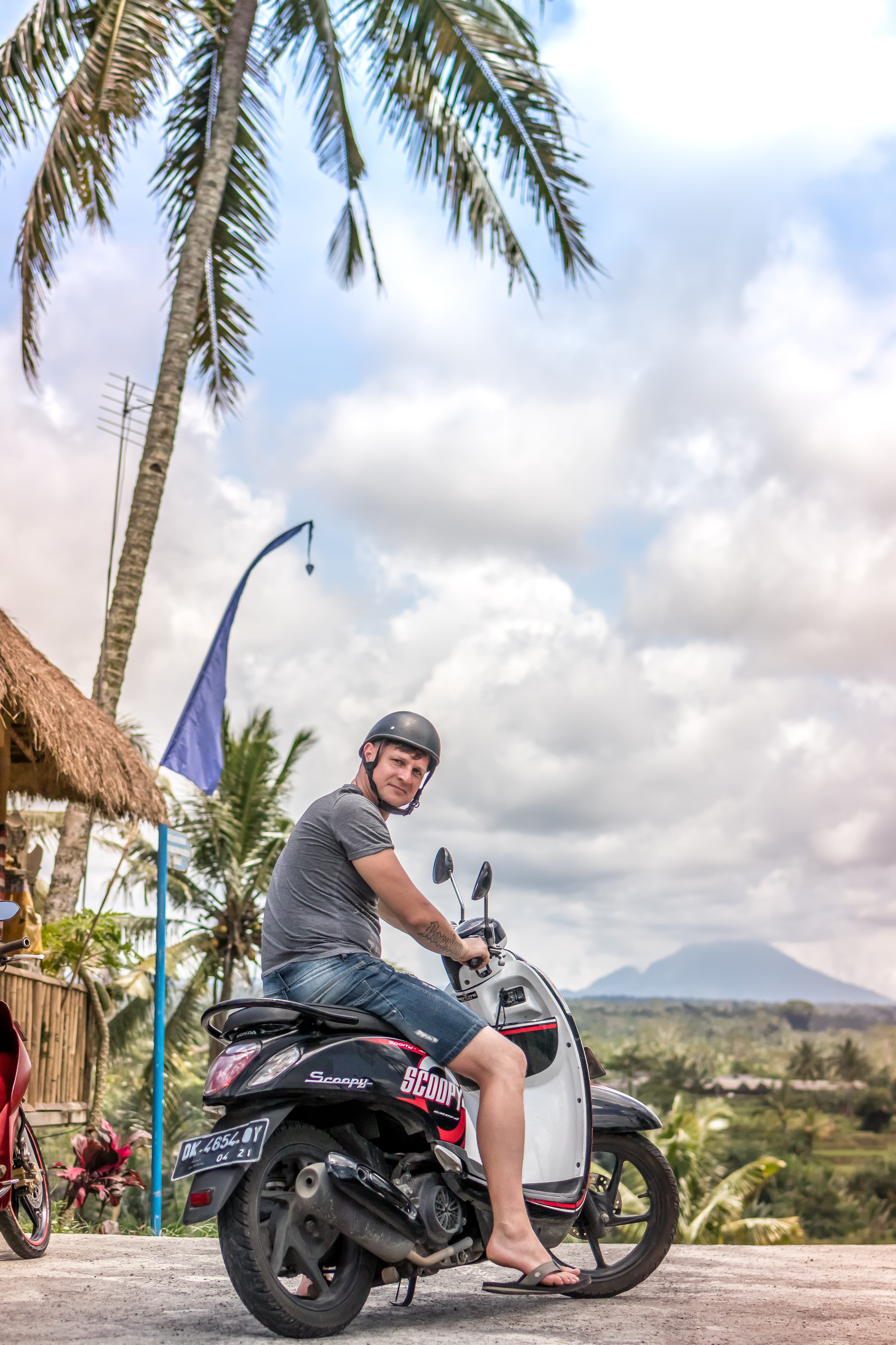motor, man, road, trip, 5K, mode of transportation, summer, safety, leisure, adventure, driving, portrait, outdoors, motorbike, happy, sitting, street, Phone HD Wallpaper