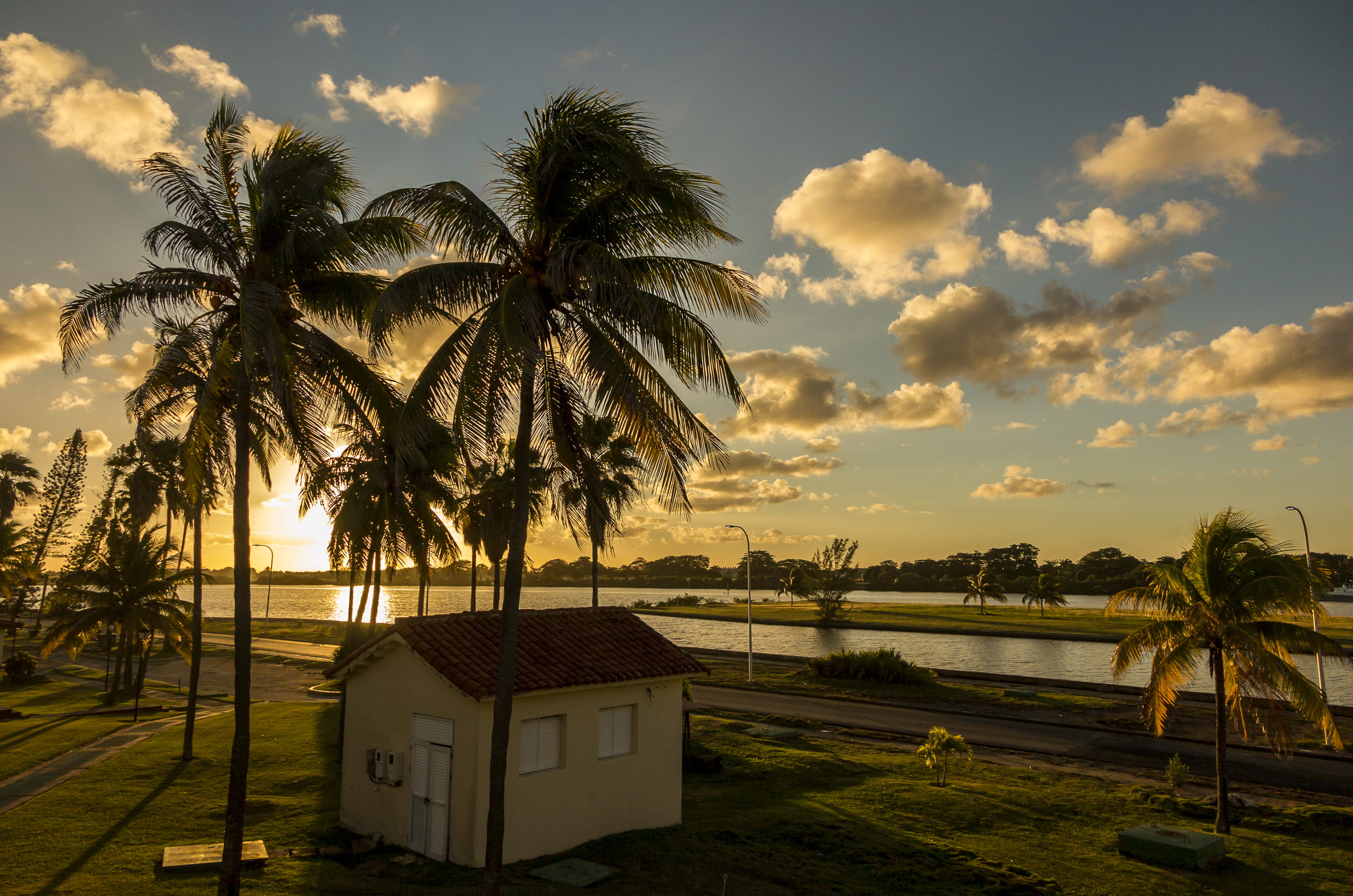 growth, varadero, gran caribe club karey, nature, house, palm tree, tranquil scene, 2K, sky, land, field, cuba, sunset, sunrise, building exterior, coconut palm tree, HD Wallpaper