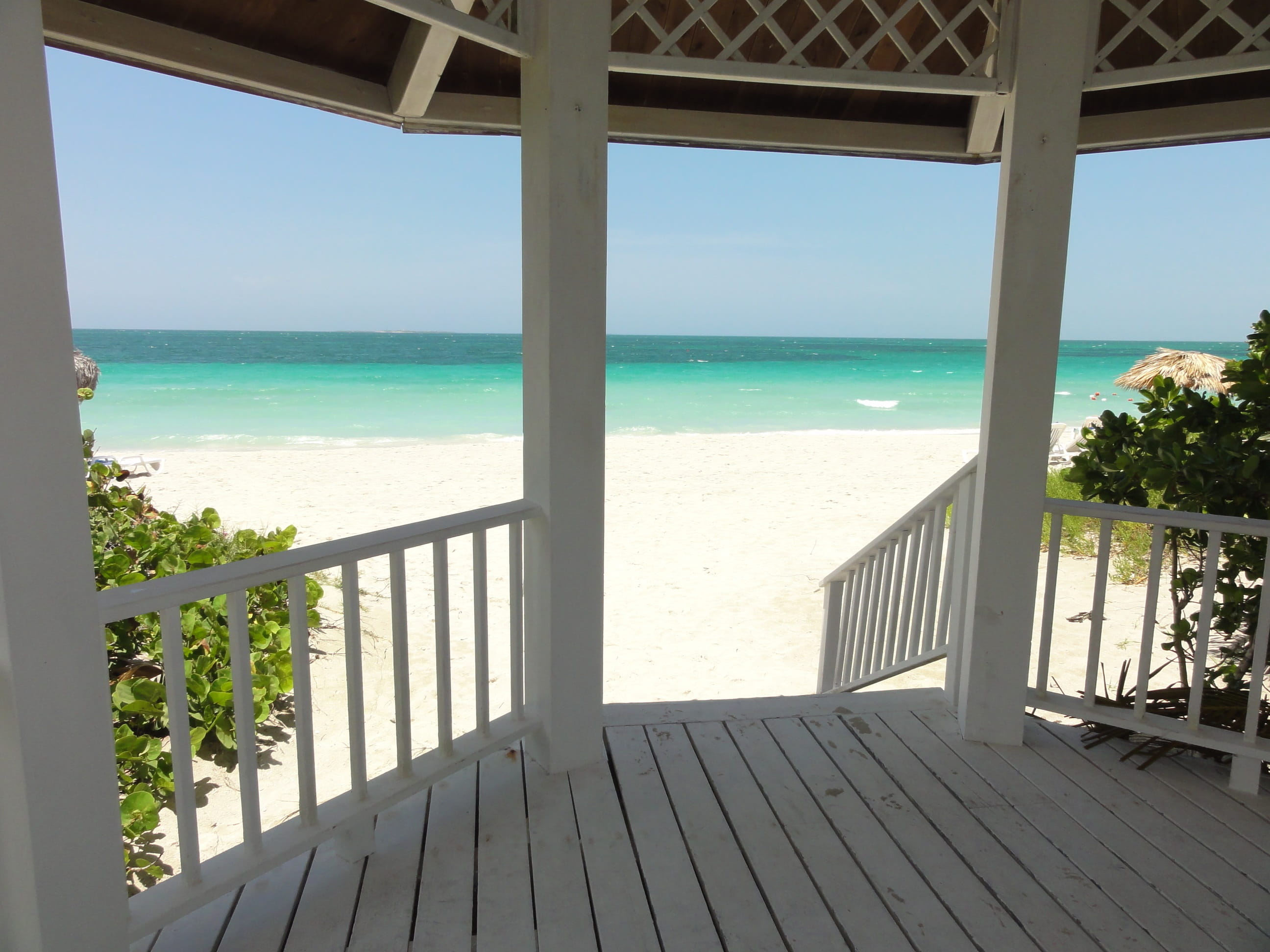 vacations, no people, sea, sunlight, gazebo, summer, 2K, daytime, beauty in nature, varadero, nature, near, white, land, beach, luxury, horizon over water, HD Wallpaper