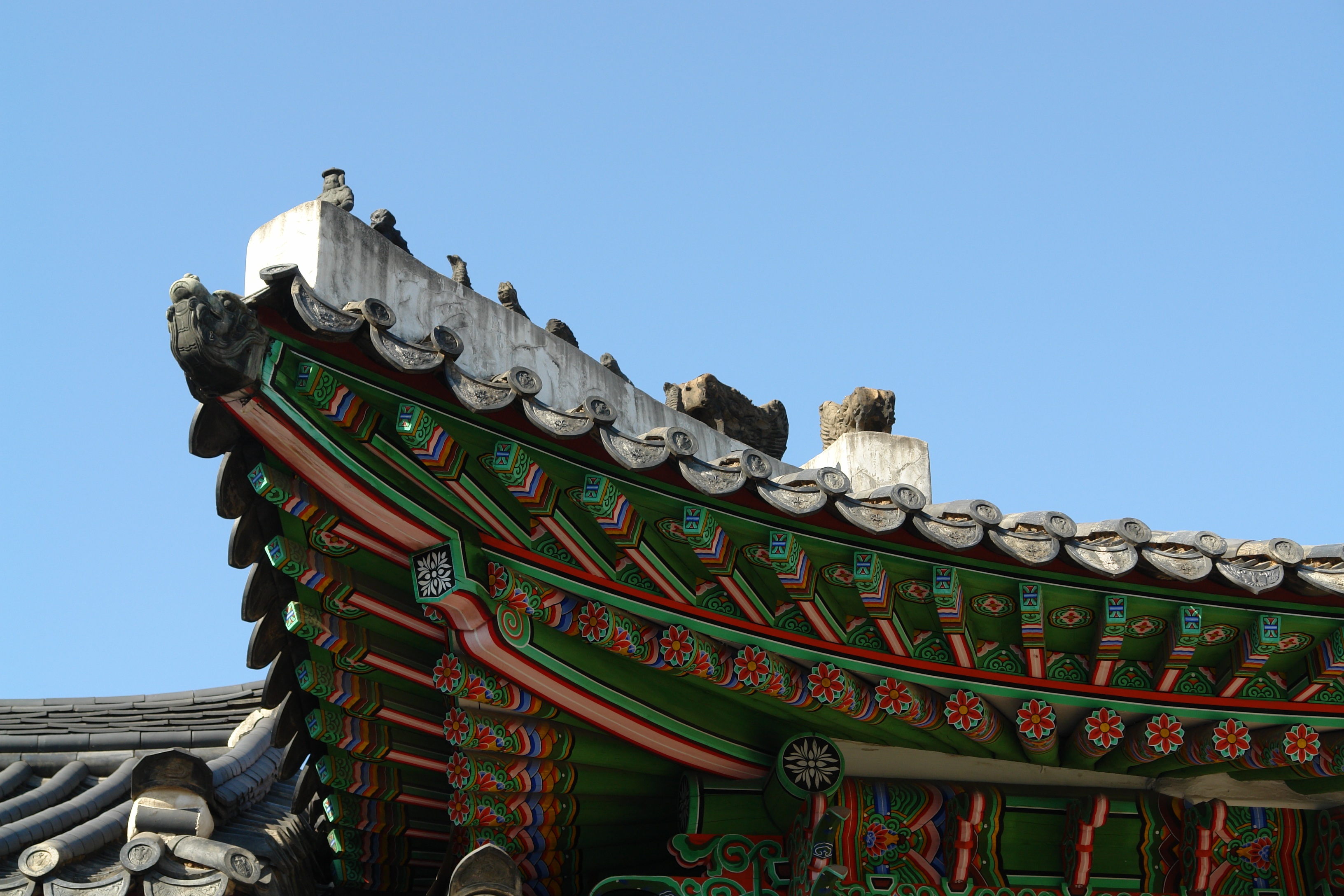 history, roof, skies, blue, korea, construction, ornate, traditional, outdoors, spirituality, houses, forbidden city, no people, sky, place of worship, HD Wallpaper