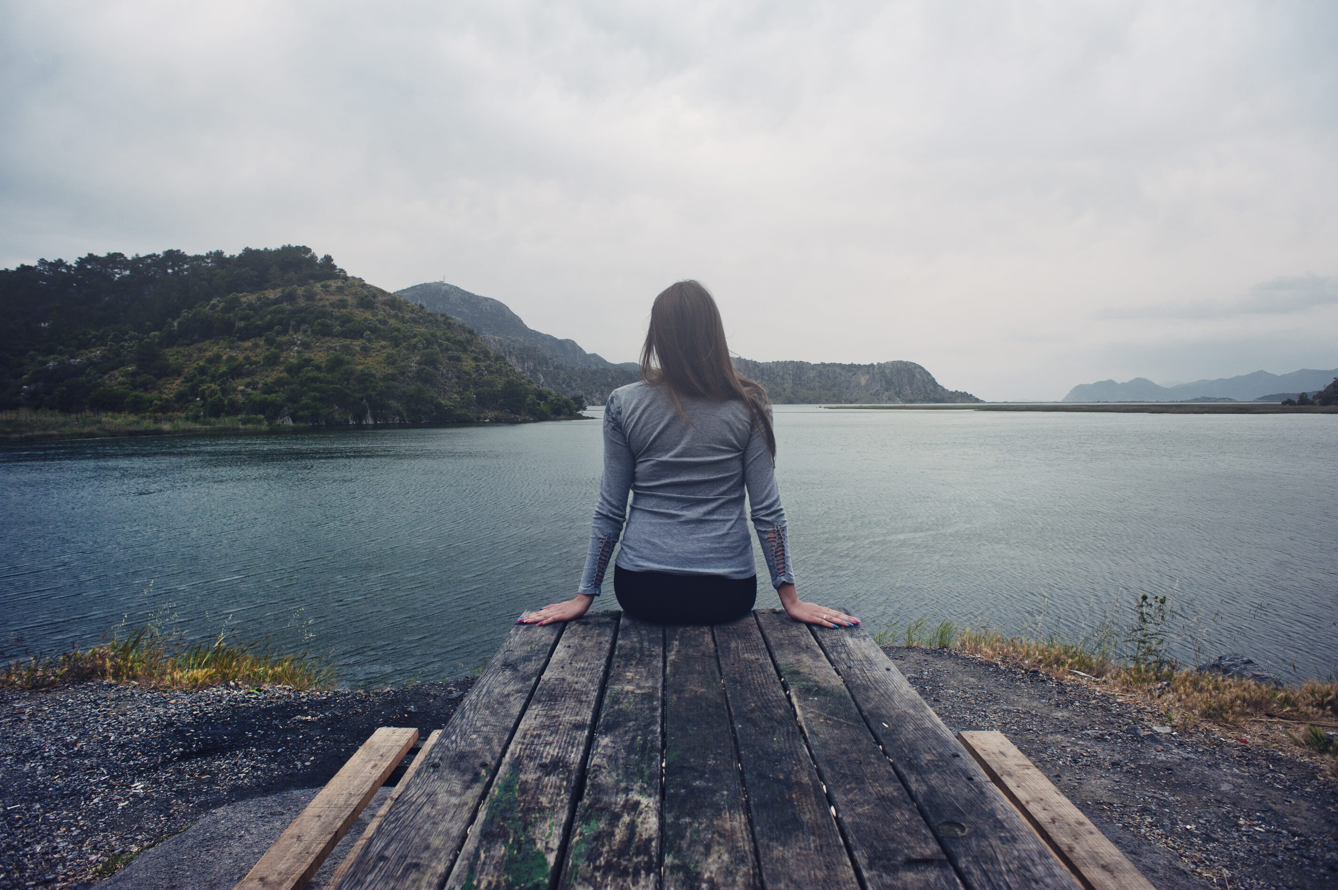 looking out, body, tranquil scene, background image, leisure activity, wooden, beach, back view, shirt, scenics - nature, looking, outfit, full length, HD Wallpaper