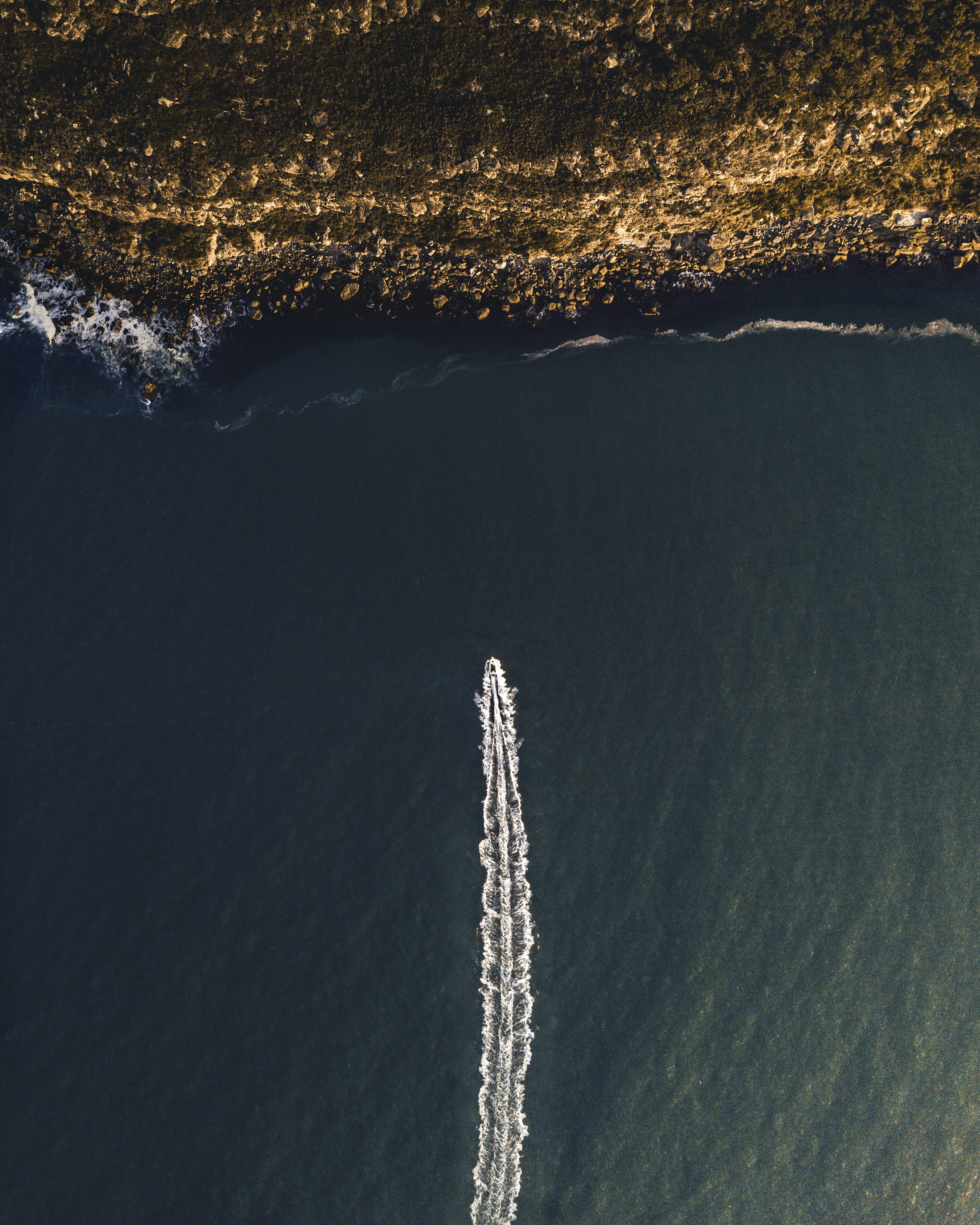 aerial, day, blue, nautical vessel, speedboat, coastline, brown, white, high angle view, vapor trail, seashore, swell, rocks, boat, wave pattern, bird, Phone HD Wallpaper