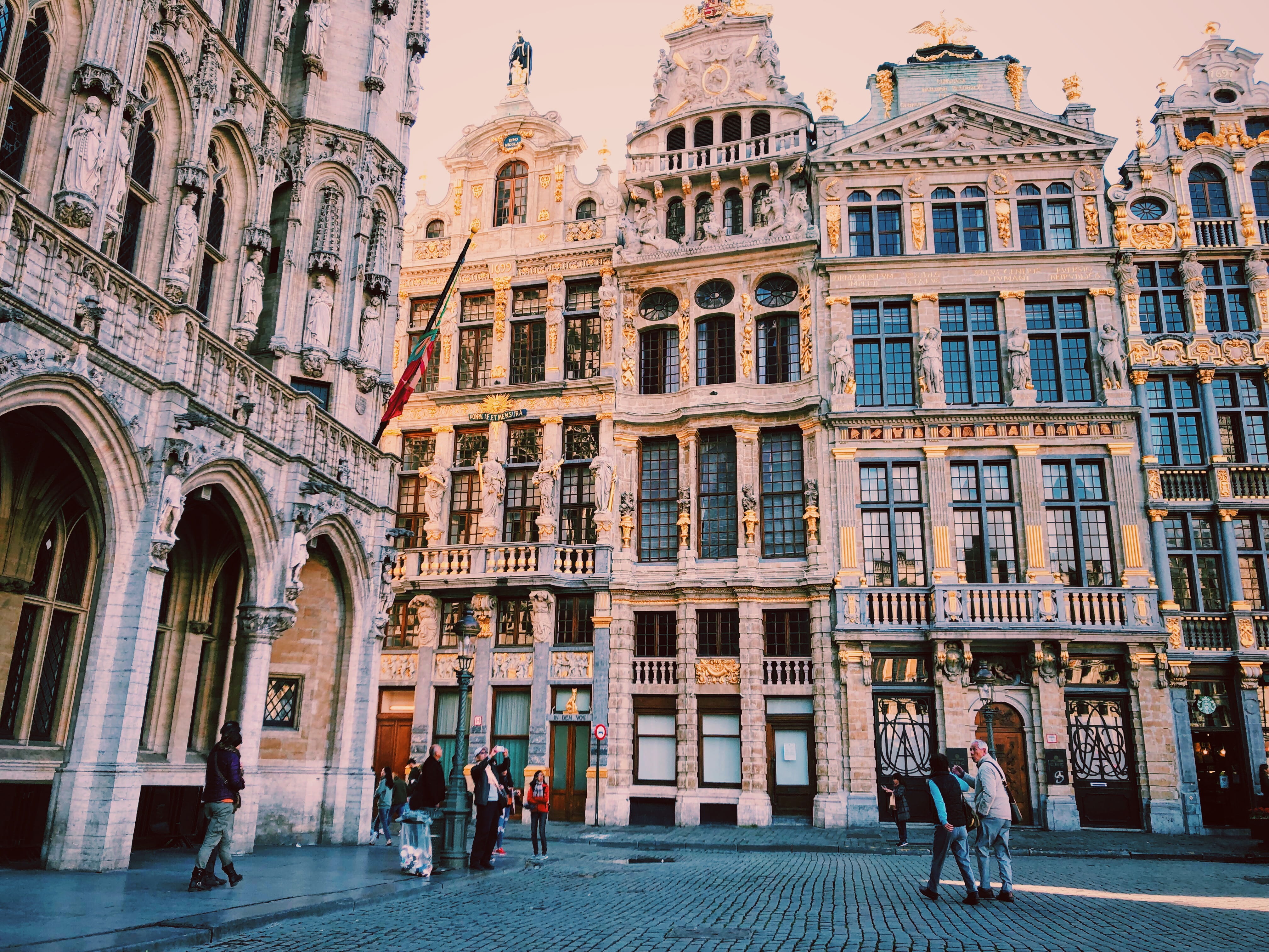 building exterior, grote markt, built structure, men, women, travel, the past, window, lifestyles, town hall, incidental people, belgium, brussels, 4K, HD Wallpaper
