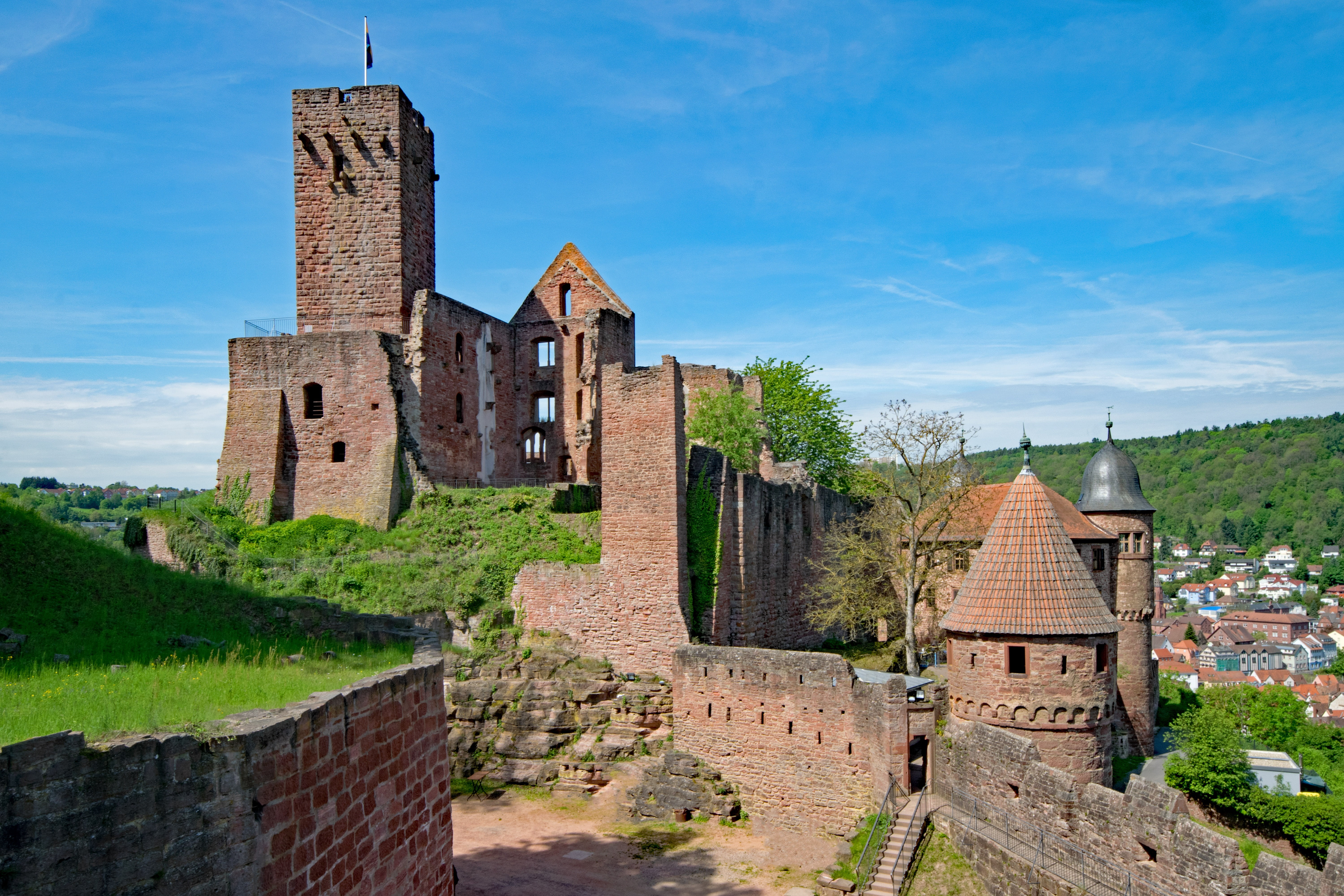 cultures, no people, cloud - sky, building exterior, europe, castle, medieval, wertheim, baden württemberg, sky, old, outdoors, built structure, fort, history, HD Wallpaper