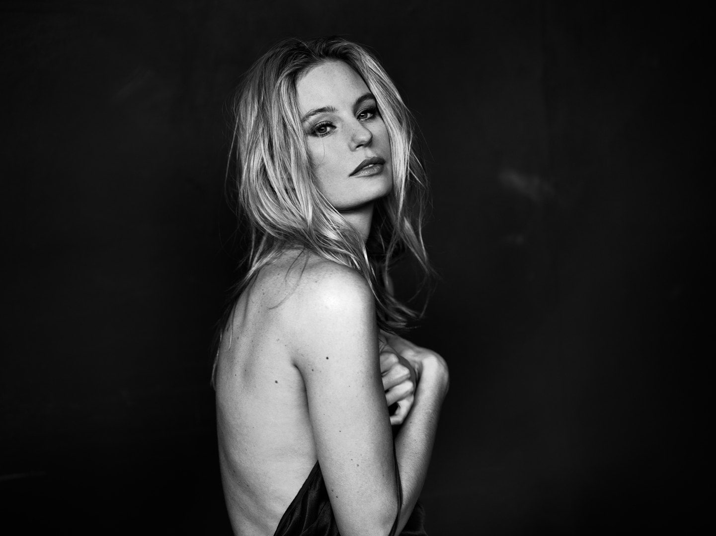 looking at viewer, portrait, 720P, monochrome, Peter Coulson, women, strategic covering, HD Wallpaper