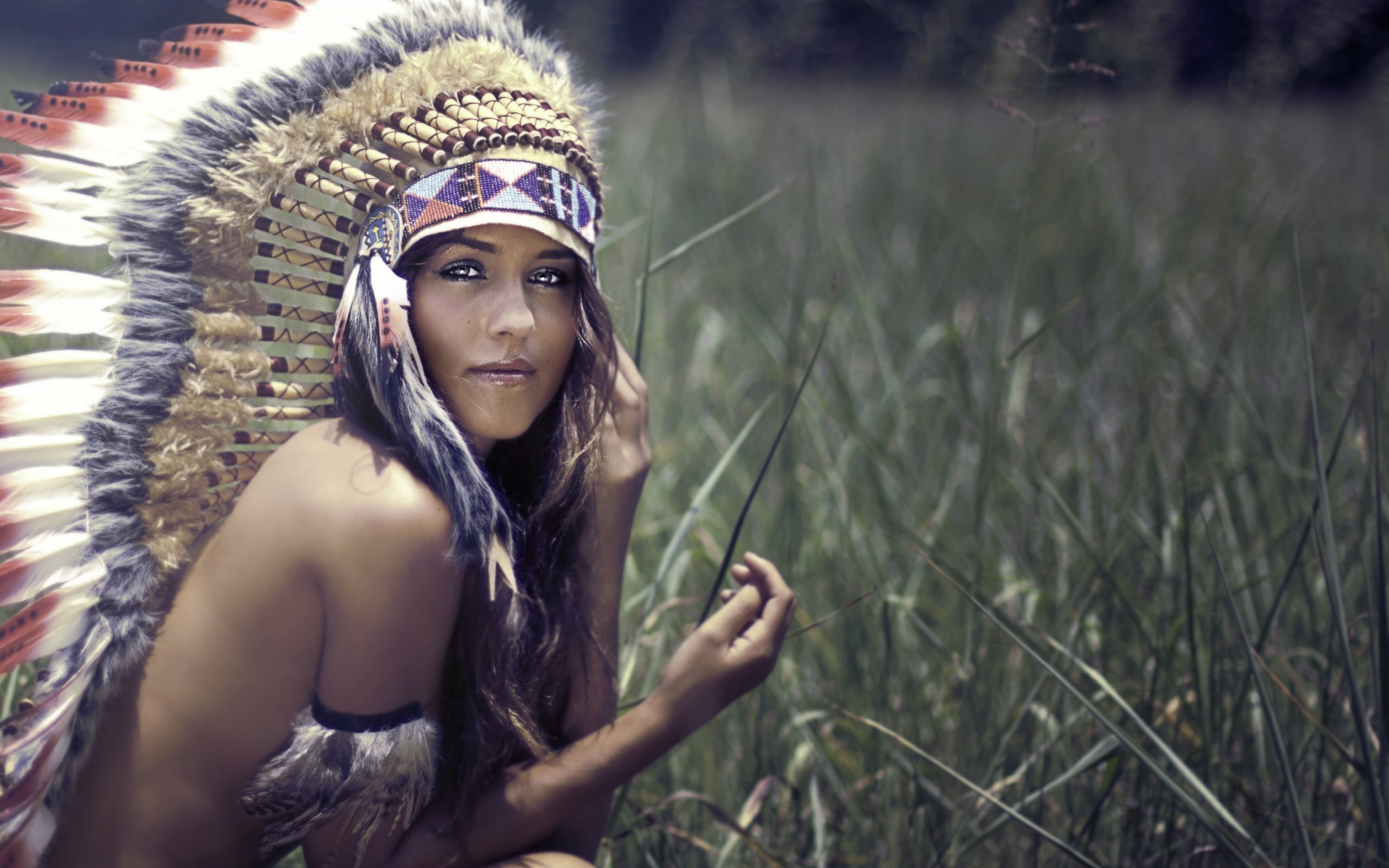 young adult, day, lifestyles, looking, Headdress, nature, adult, contemplation, portrait, Strategic Covering, outdoors, headwear, one person, 2K, Native Americans, HD Wallpaper