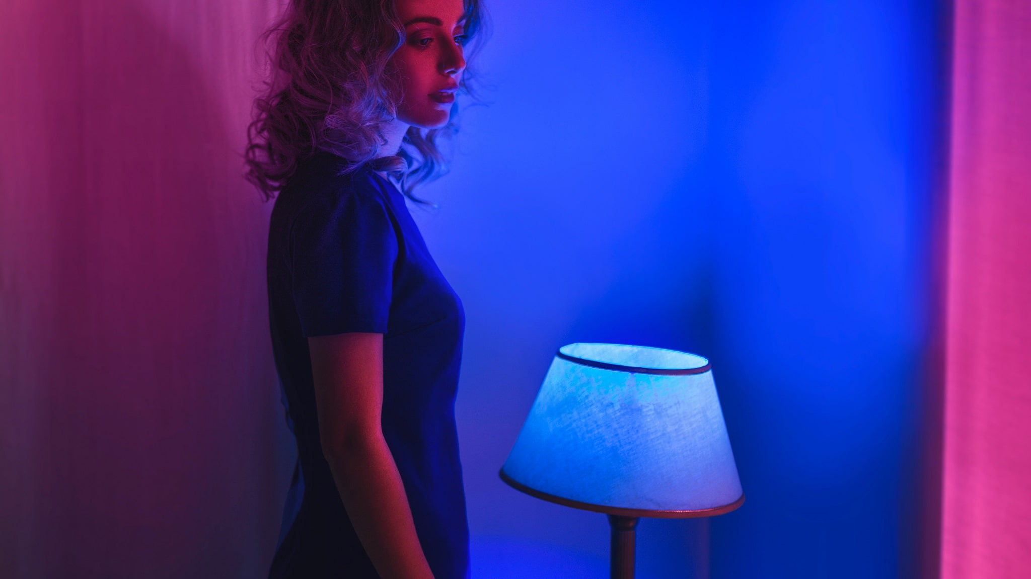 1080P, lamp, model, women, neon lights, women indoors, dress, looking away, dyed hair, HD Wallpaper