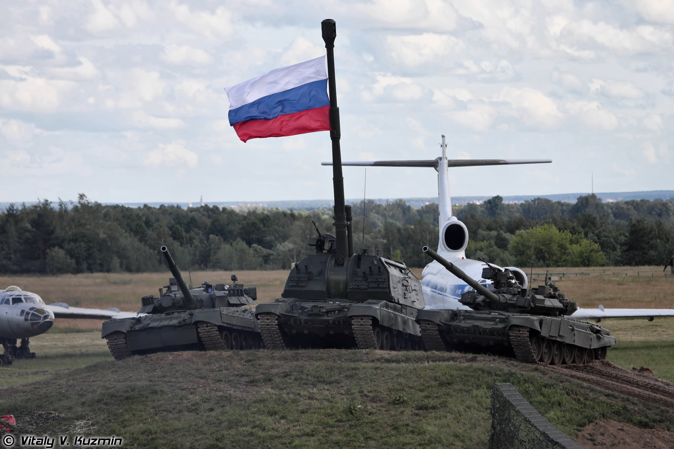 outdoors, 1080P, military, transportation, architecture, nature, Flag, day, the past, battle, conflict, cloud - sky, weapon, sky, Tanks, Msta-S, cannon, HD Wallpaper