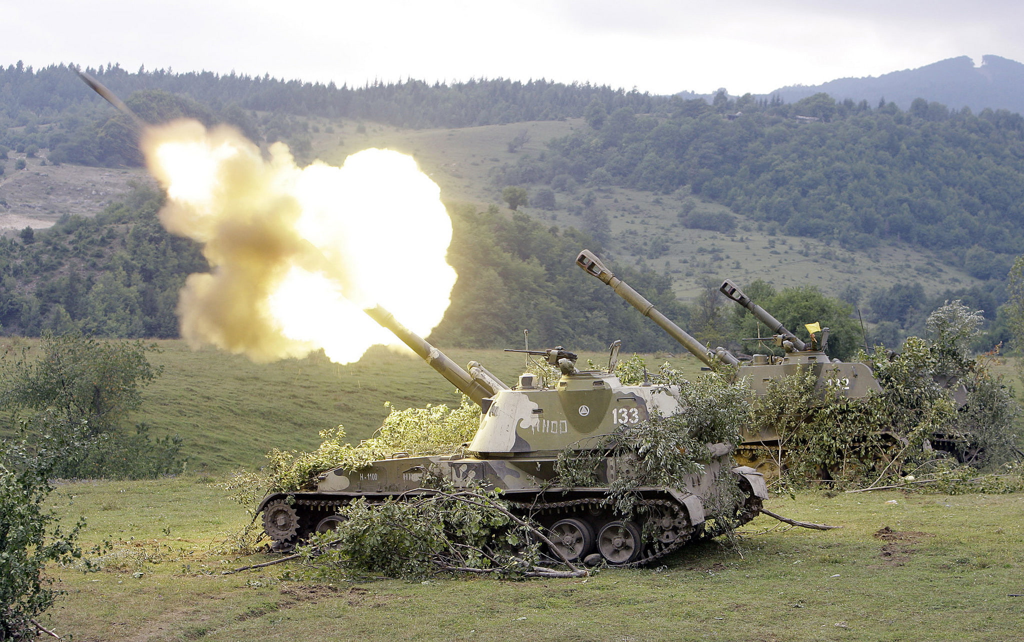 tanks, 1080P, howitzers, field, self-propelled, three, fire, SAU 2S3, green, battle, HD Wallpaper