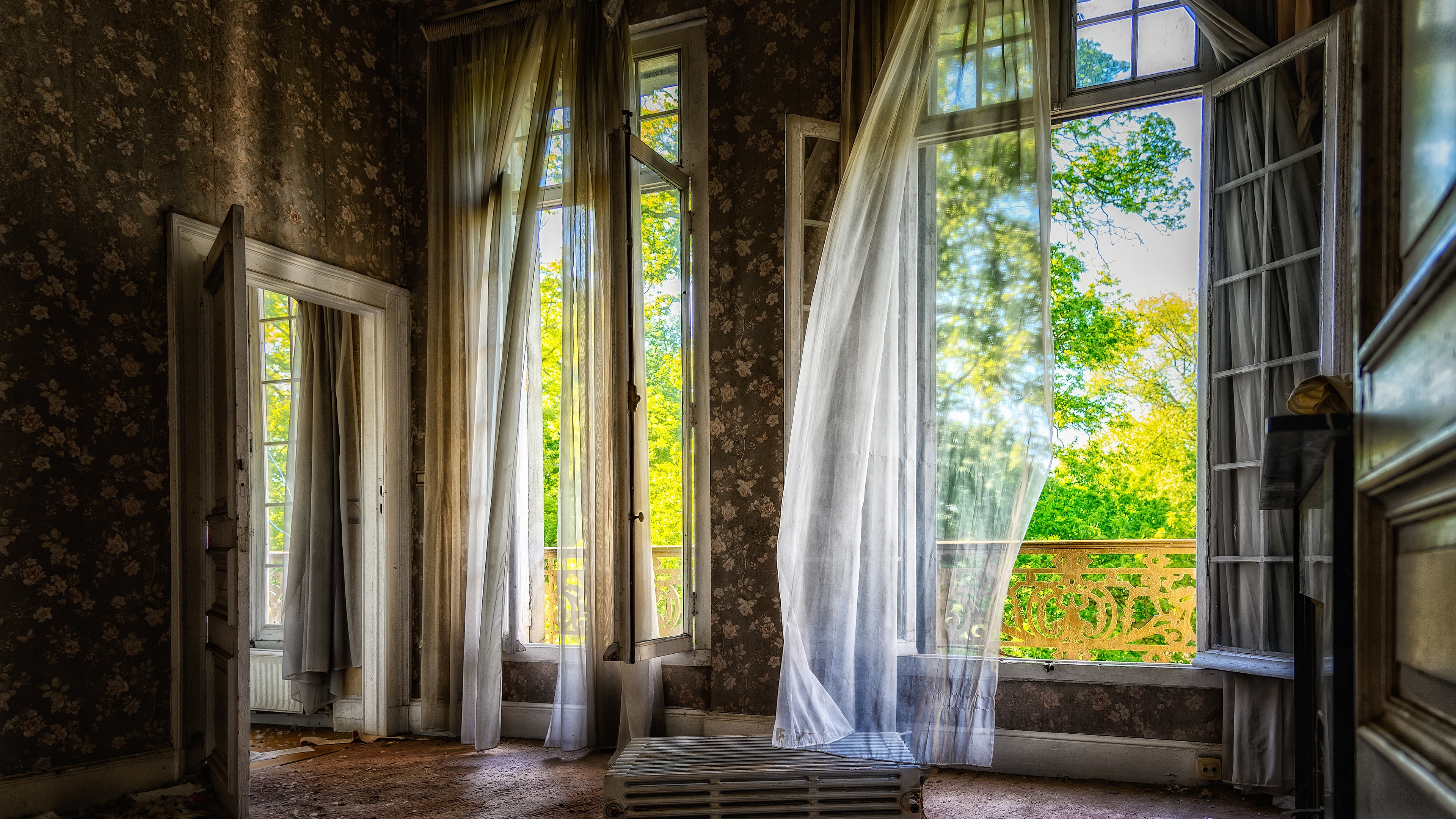 summer, the wind, Windows, tulle, greens, radiator, 4K, light, wall, balcony, interior, postapokalipsis, empty room, waving, the door, floor, desolation, HD Wallpaper