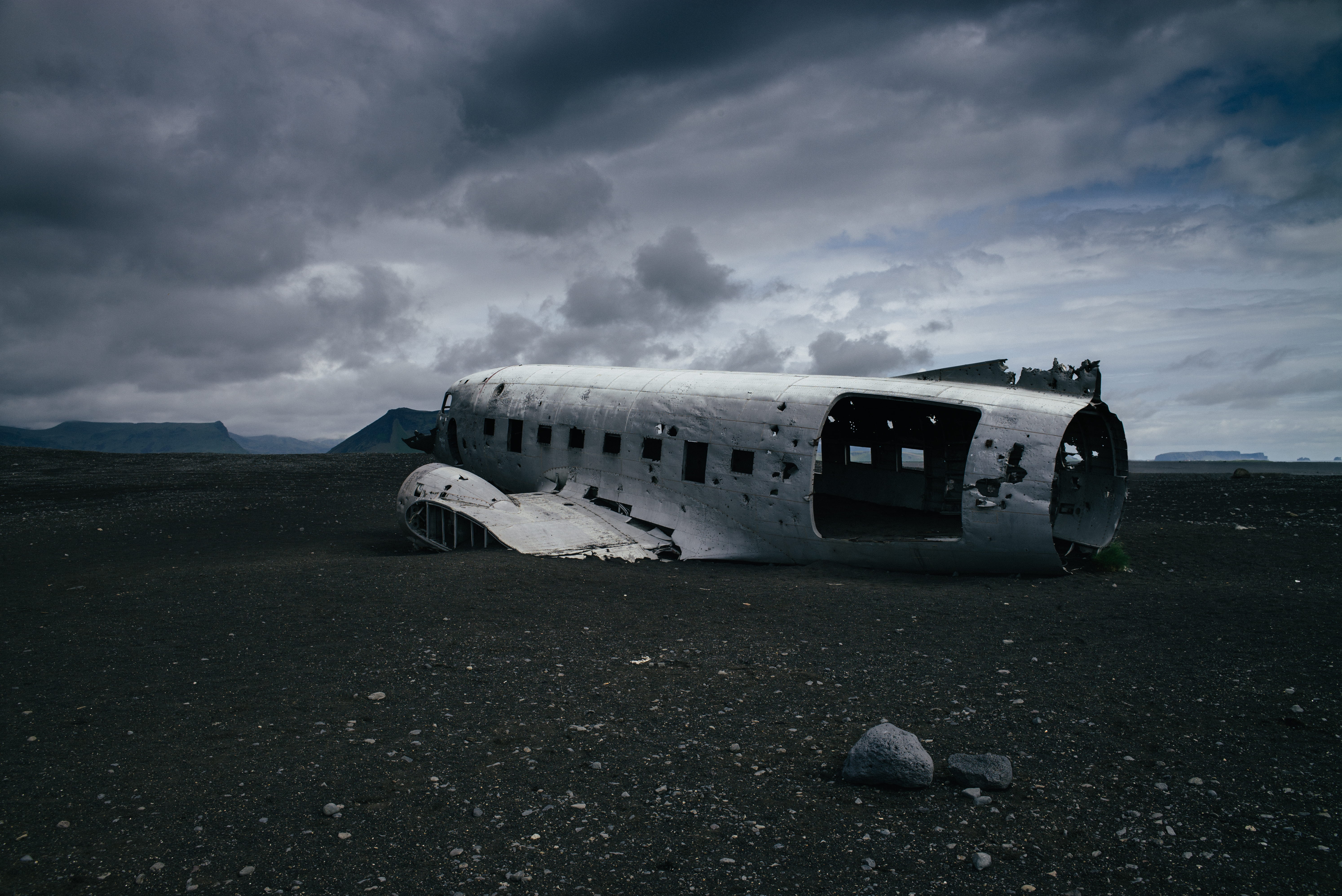 derelict, cloud, airliner, minimal, 5K, explore, desolation, destruction, adventure, desert, land, no people, overcast, nature, crashed, landscape, air vehicle, HD Wallpaper