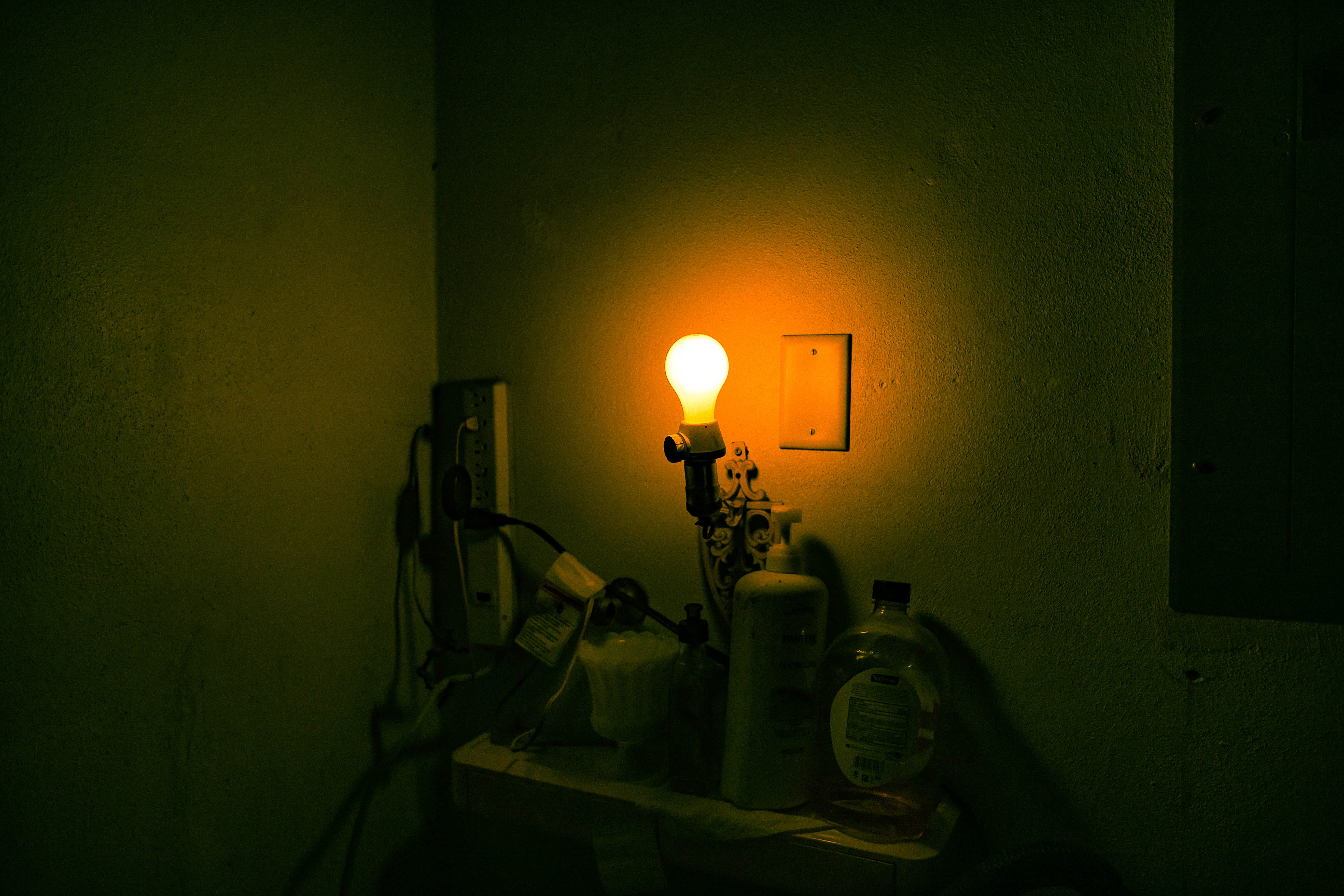 electric light, 4K, wall - building feature, light, blub, transportation, electricity, contrast, wall, illuminated, lighting equipment, indoors, built structure, HD Wallpaper