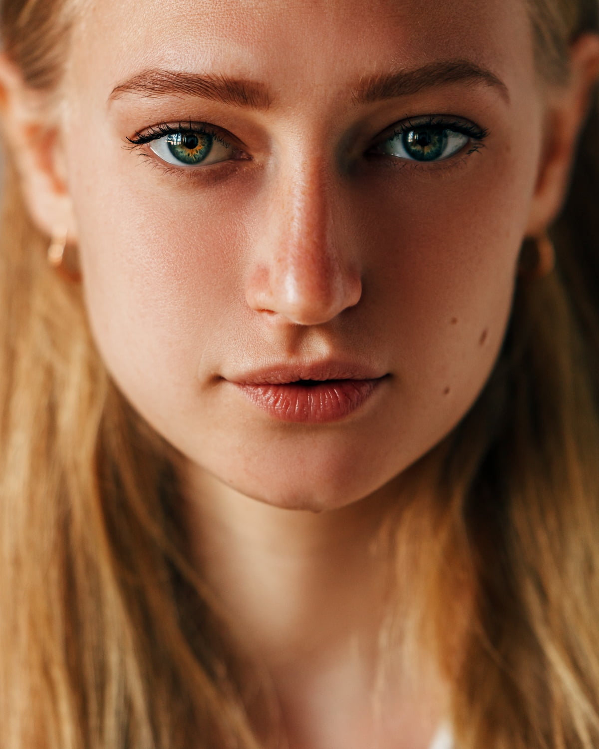 teardrop, blond hair, depression - sadness, model, close-up, beautiful woman, looking at camera, serious, one person, young adult, adolescence, headshot, Phone HD Wallpaper