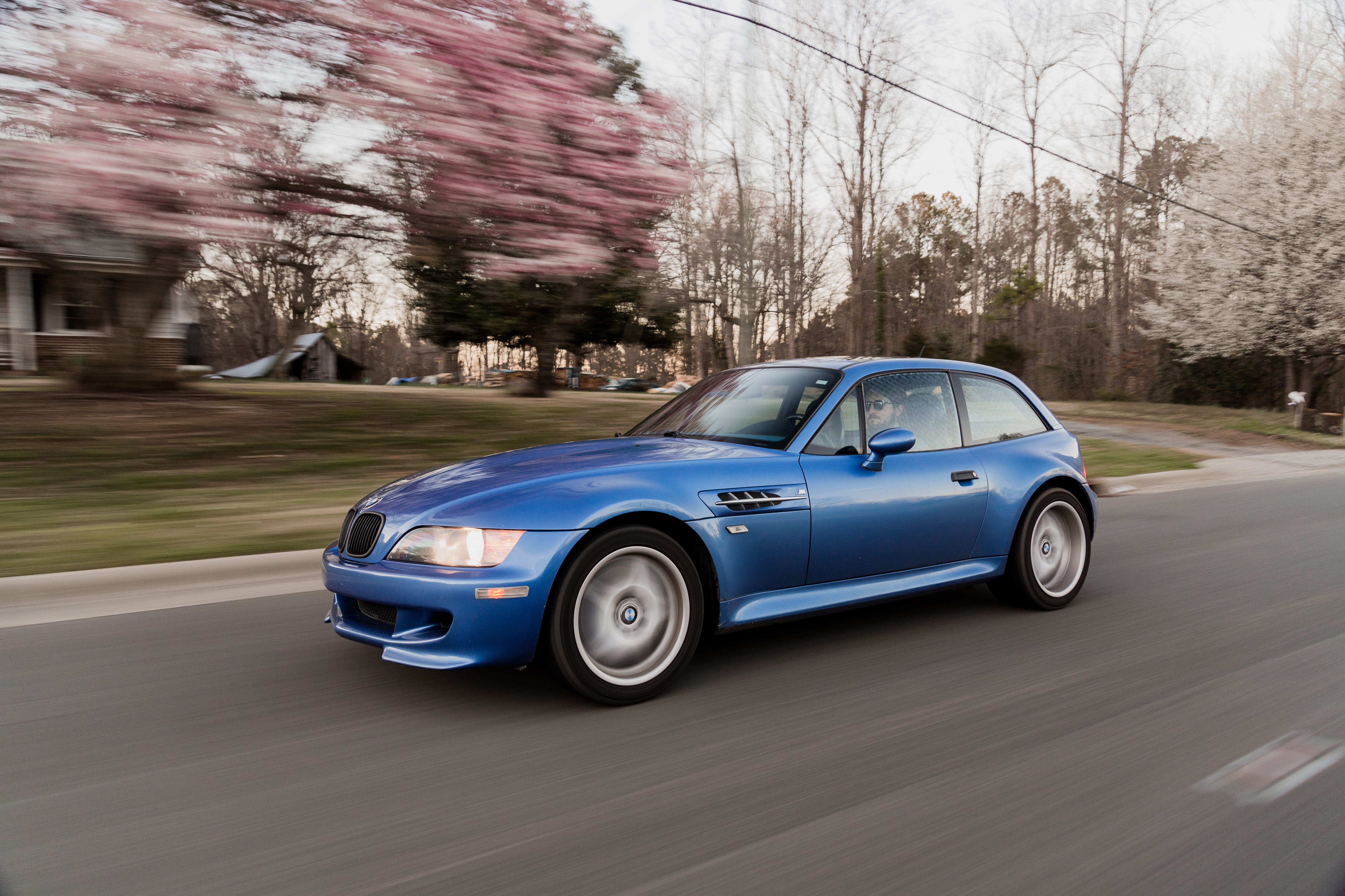 blue, intersection, wheel, nature, city, 5K, speed, blurred motion, sports car, land vehicle, z3, street, architecture, day, road, coupe, motor vehicle, HD Wallpaper