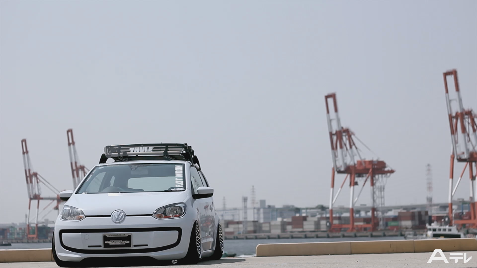 tuning, Volkswagen Up!, mode of transportation, nature, transportation, day, crane - construction machinery, car, Stance, truck, outdoors, architecture, HD Wallpaper