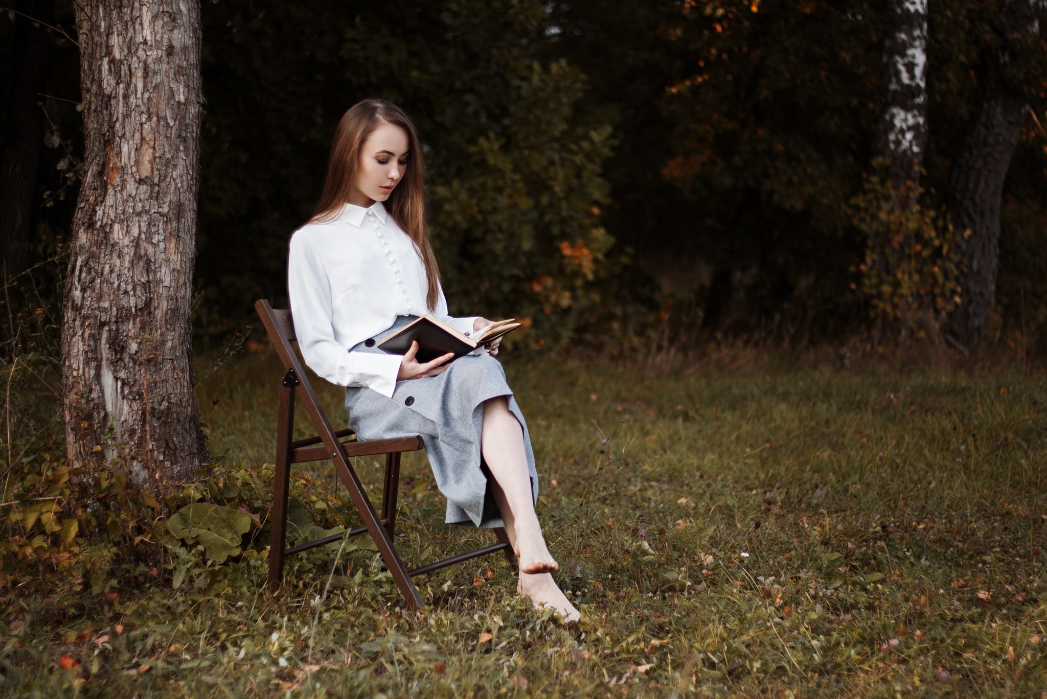 1080P, shirt, women outdoors, plant, portrait, trees, women, beautiful woman, nature, day, trunk, young adult, skirt, real people, chair, barefoot, young women, HD Wallpaper