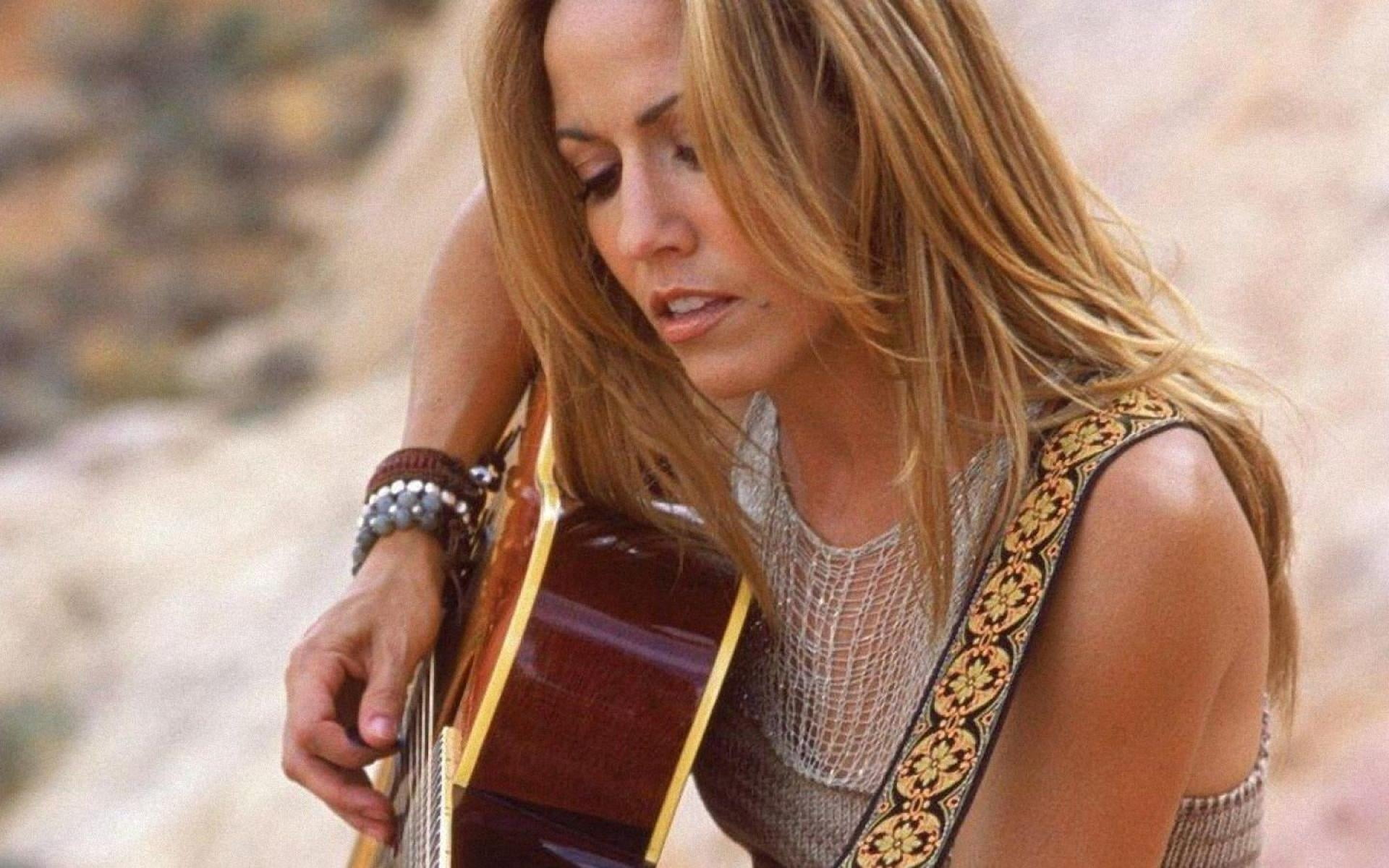 looking, concentration, hairstyle, musical Instrument String, beautiful woman, lifestyles, real people, summer, 1080P, young Women, casual Clothing, cute, HD Wallpaper