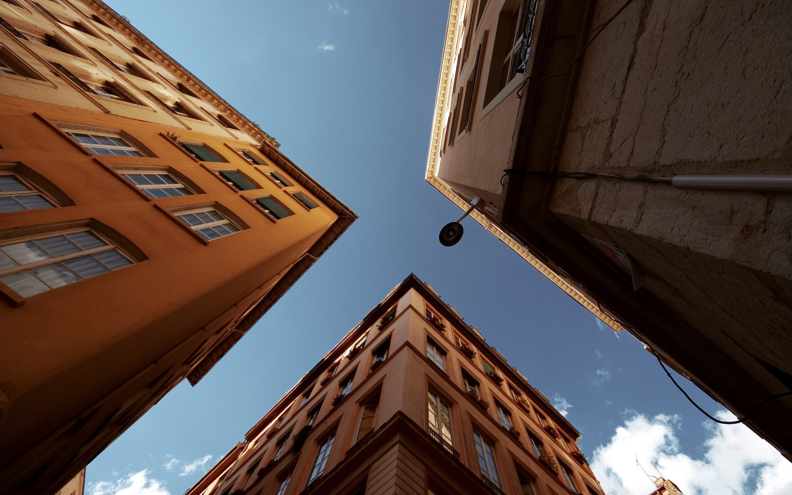 tall - high, building exterior, directly below, 2K, building, house, city, lighting equipment, no people, architecture, nature, built structure, photography, HD Wallpaper