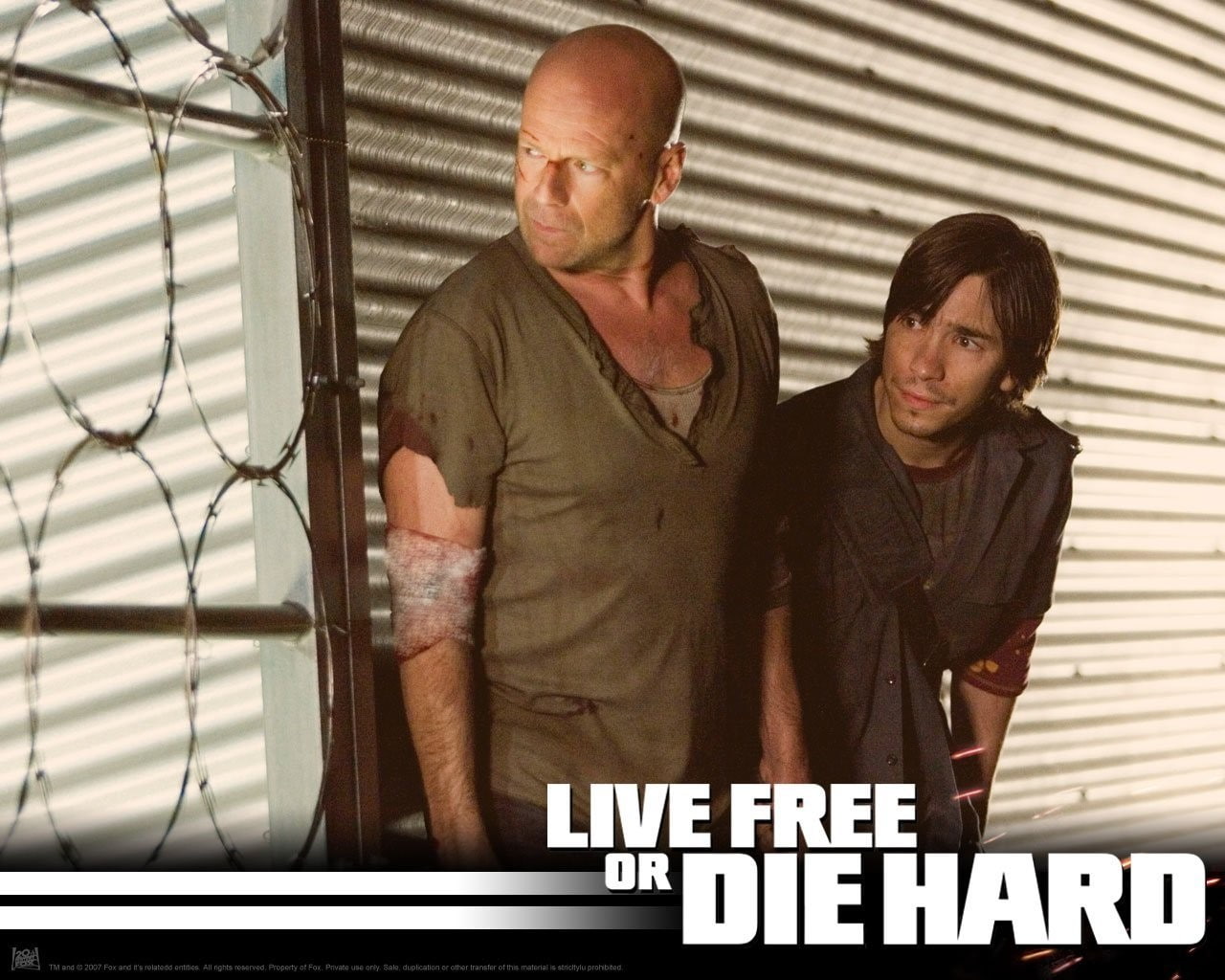 two people, Die hard 4, mature adult, waist up, casual clothing, government, John mcclane, males, standing, 720P, mid adult, Justin long, men, Matt farrell, HD Wallpaper