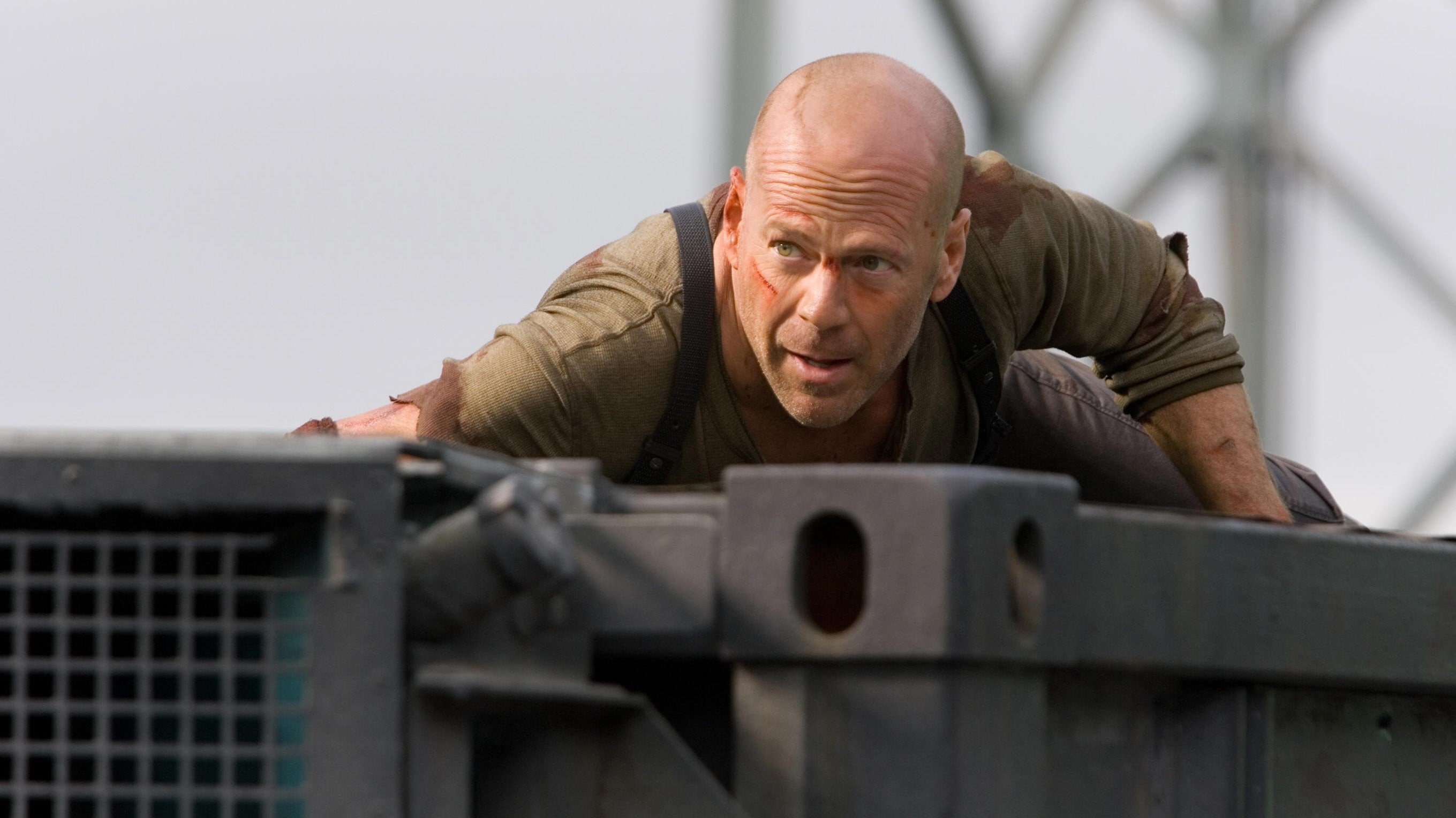 live  or die hard, front view, one person, working, real people, serious, shaved head, men, portrait, males, mature adult, occupation, concentration, 2K, HD Wallpaper