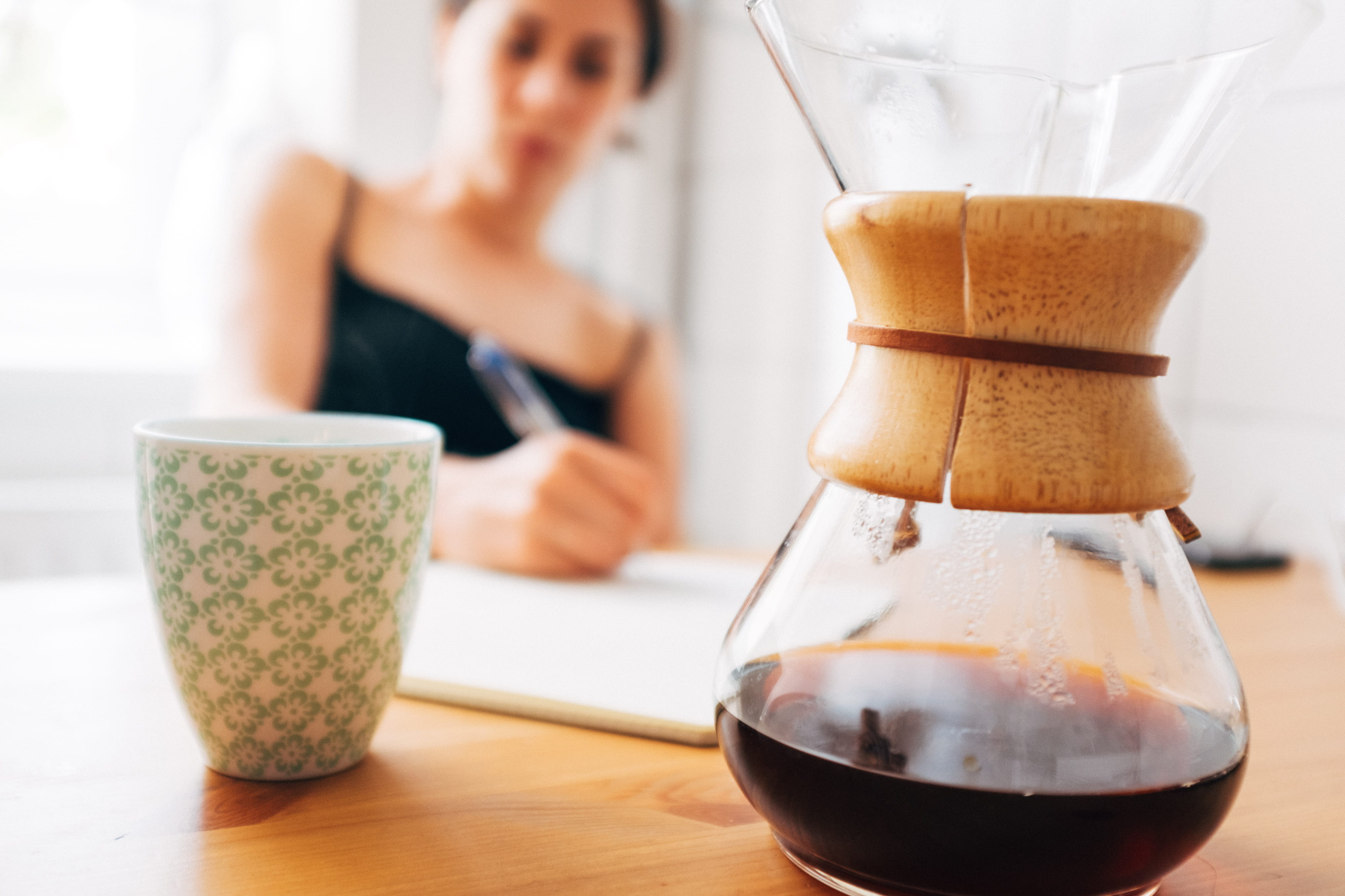 kettle, food, desk, waiting, clear, office, blur, note, report, notebook, gourmet, art, wooden, indoors, design, hot, paper, woman, drink, 4K, glass, people, HD Wallpaper