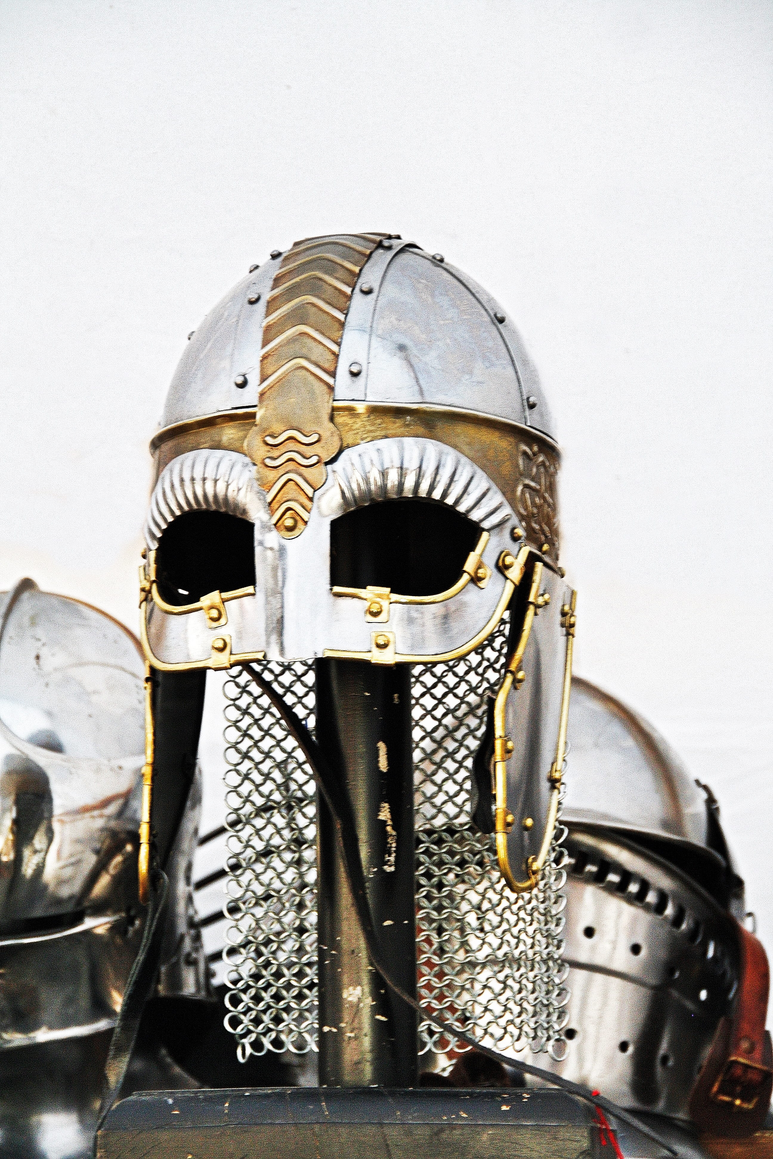 white background, still life, war, studio shot, forge, no people, historically, 4K, helm, government, armor, white color, ritterruestung, middle ages, Phone HD Wallpaper
